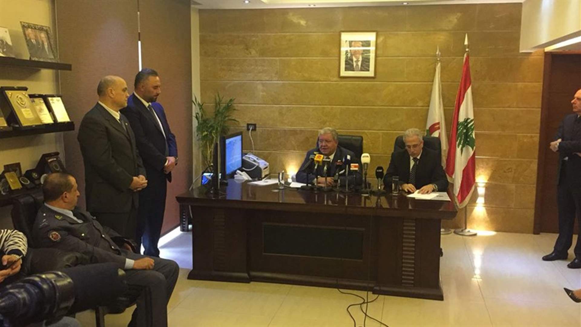 المشنوق يرد على الكلام عن مقايضة الحريري