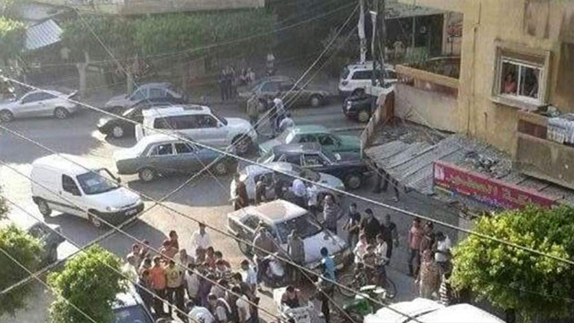 عثر عليه مرميا قرب سيارته...فماذا حصل؟