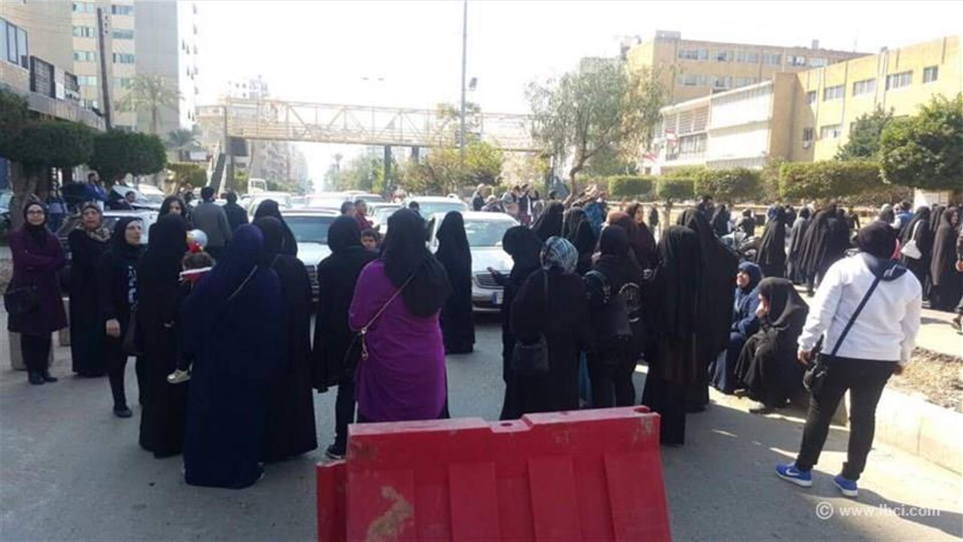 بالصور - مجدداً...اهالي الموقوفين الاسلاميين الى الشارع