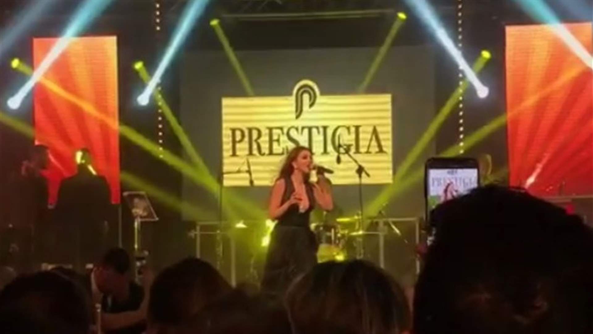 فستان ميريام فارس الجريء يُشعل الإنترنت