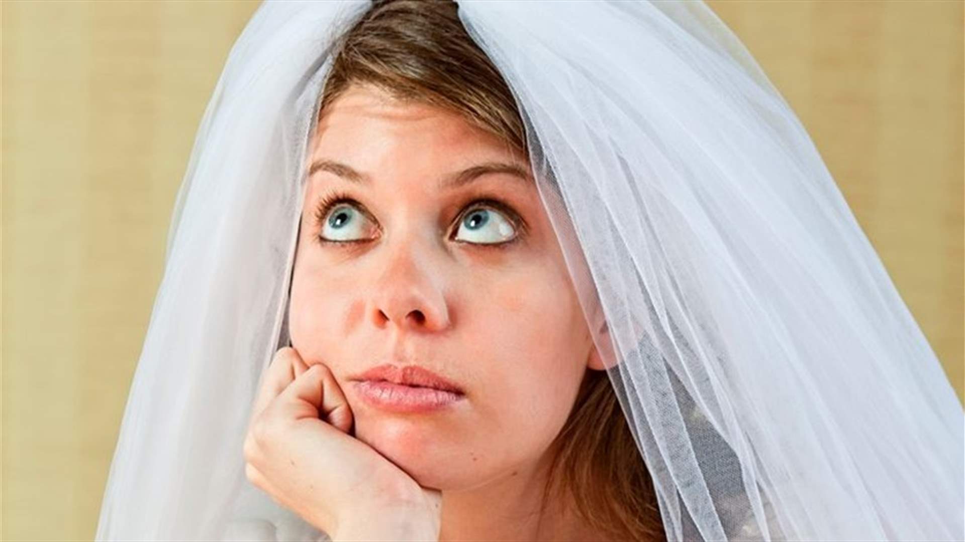 عروس سحبت الدعوة إلى حفل زفافها من إشبيناتها... إليكم السبب!