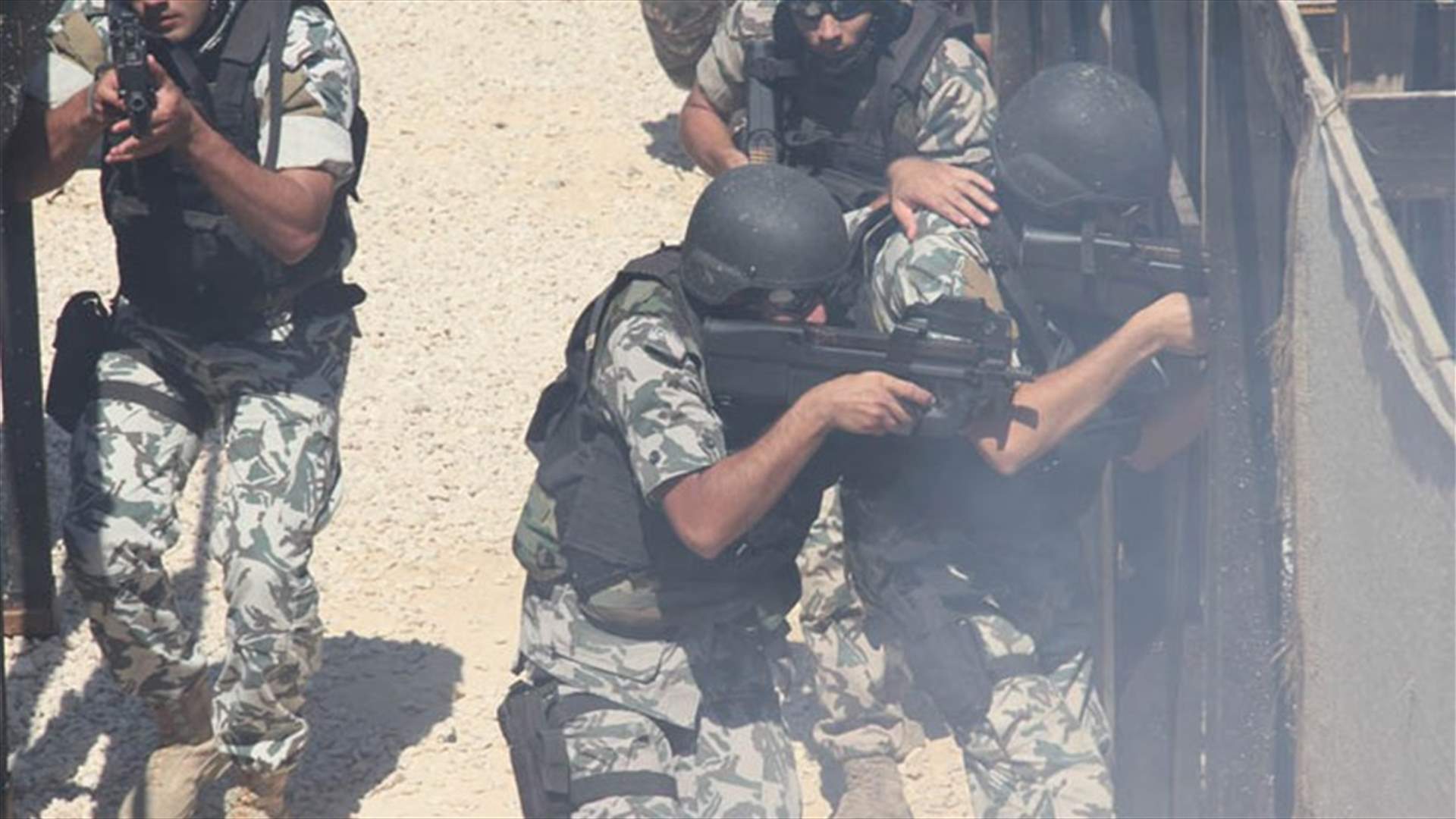بعد الإشتباه بتحويلها ملايين الدولارات لداعش...دهم شركات مالية في بيروت