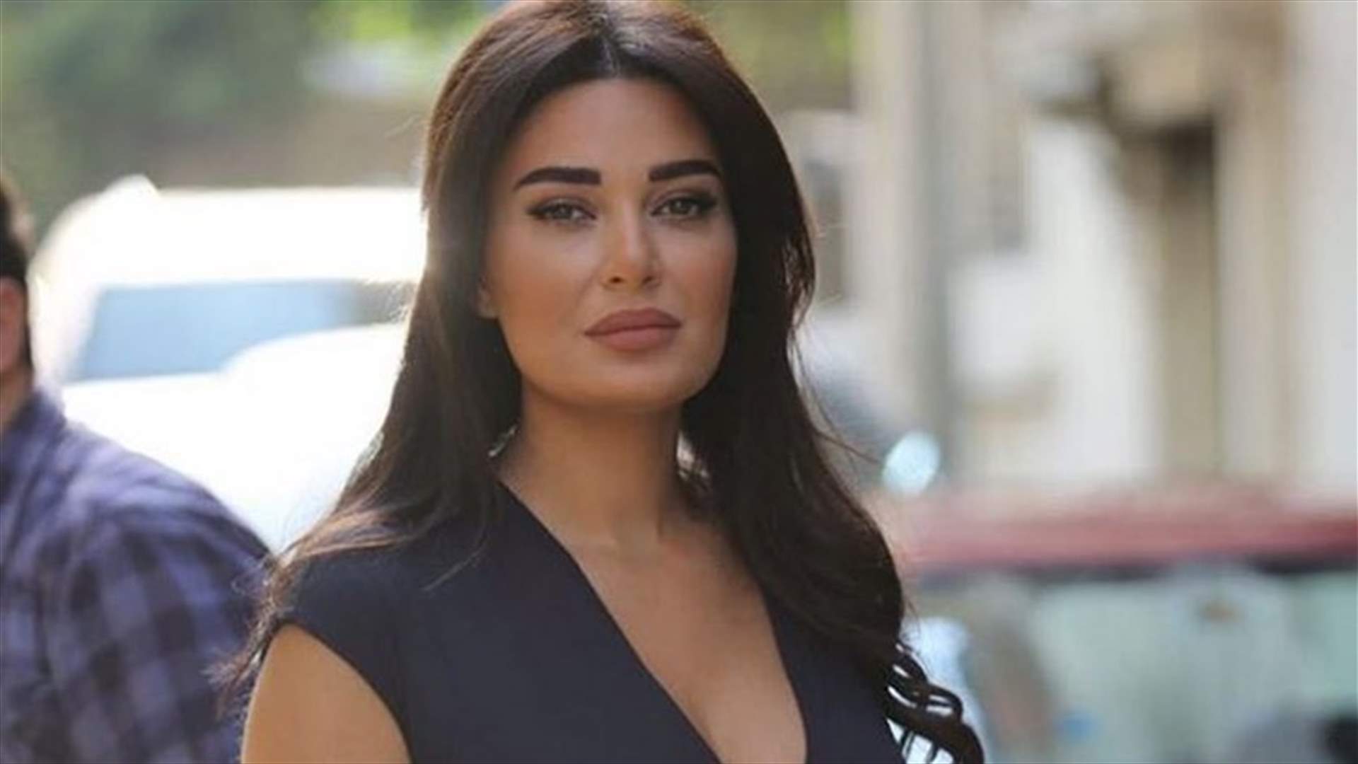 هل سيرين عبد النور ممنوعة من دخول سوريا للتصوير بسبب اللاجئين؟