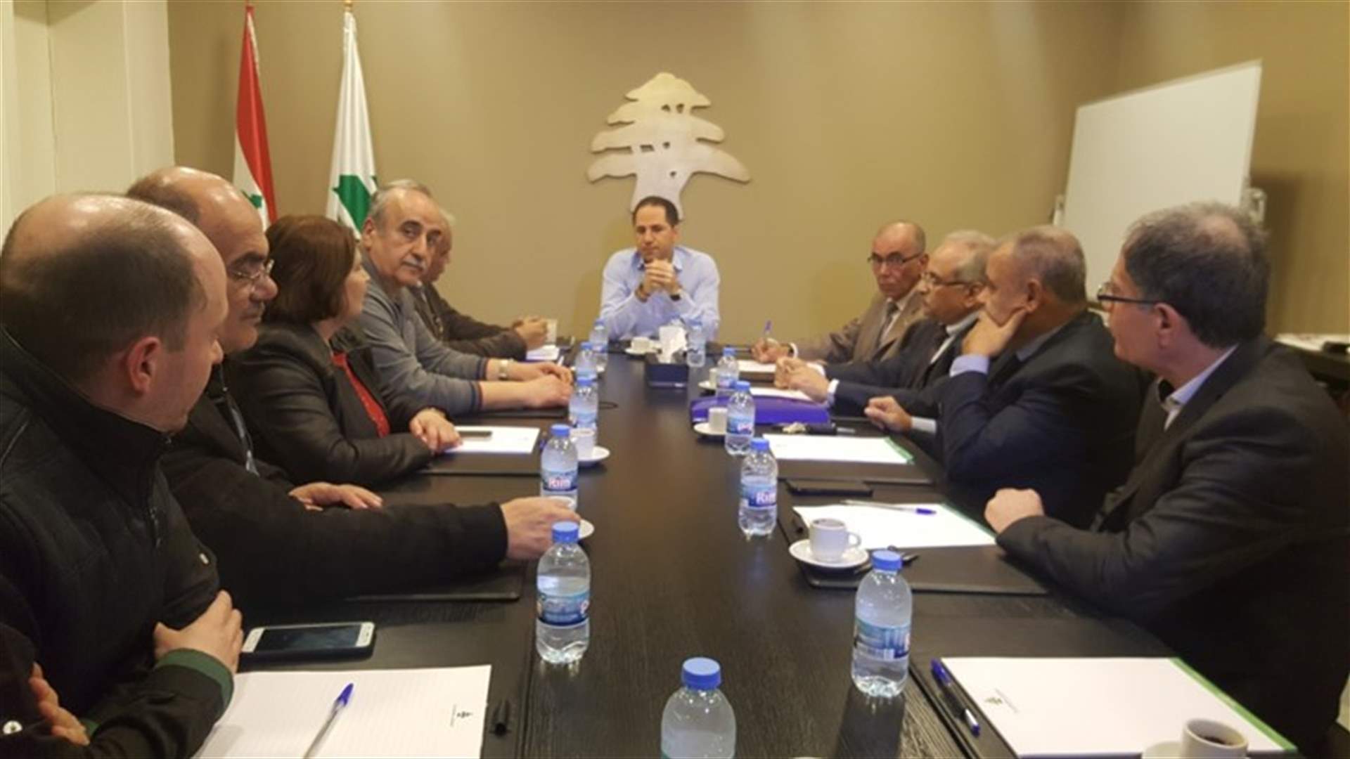 الجميل أمام وفد رابطة الأساسي: نؤيد إقرار سلسلة تنصف الجميع