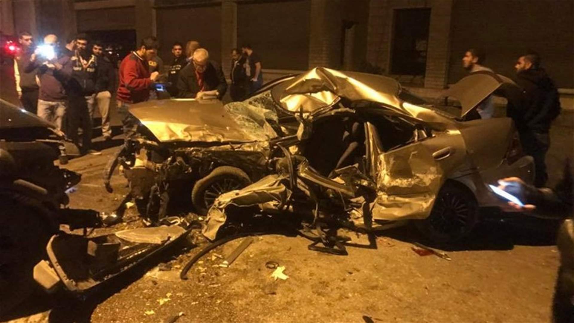 بالصور...جرحى بحادث مروع في بكفيا