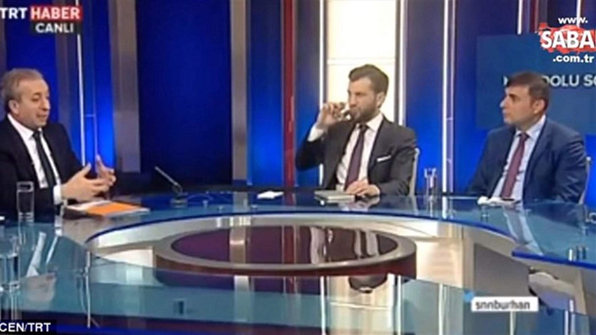 بالفيديو: إعلامي تركيّ انهار مباشرة على الهواء