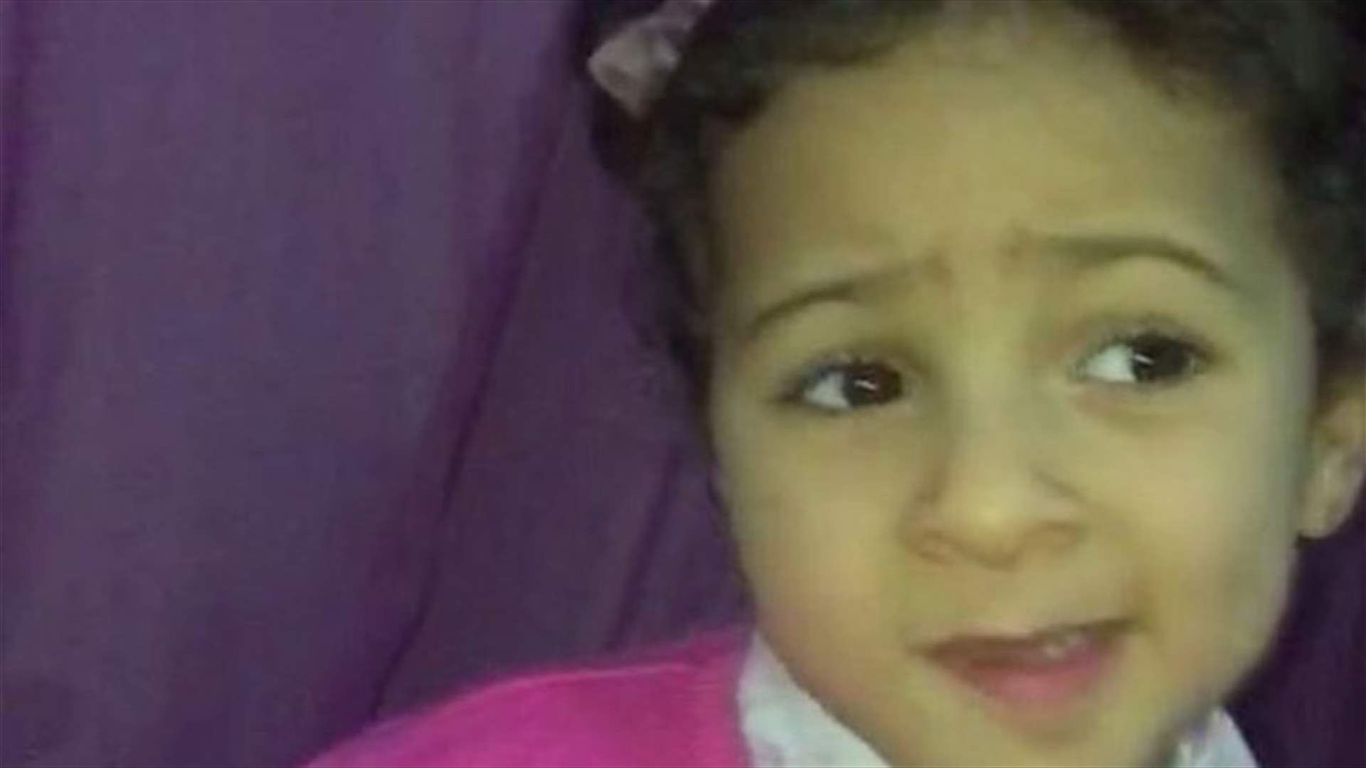 ربع مليون مشاهدة في 24 ساعة.. أصغر معجبة بشيرين تأسر القلوب بغنائها