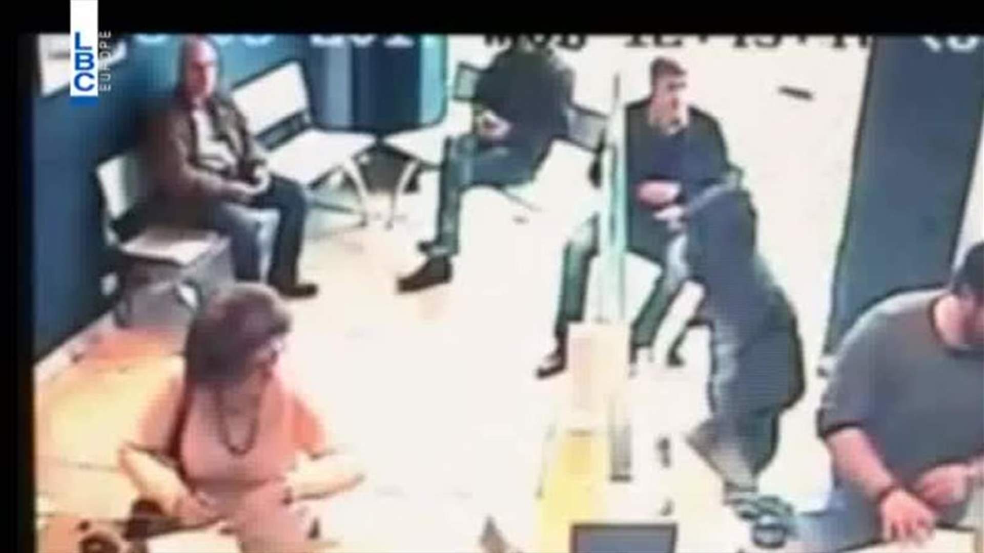 [VIDEO] Three gunmen rob Bank Audi branch in Hazmieh