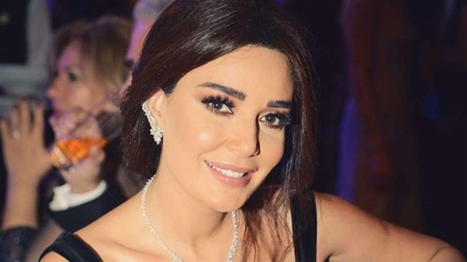 نقيب الفنانين السوريين يمنع سيرين عبدالنور من دخول سوريا.. ماذا قال؟