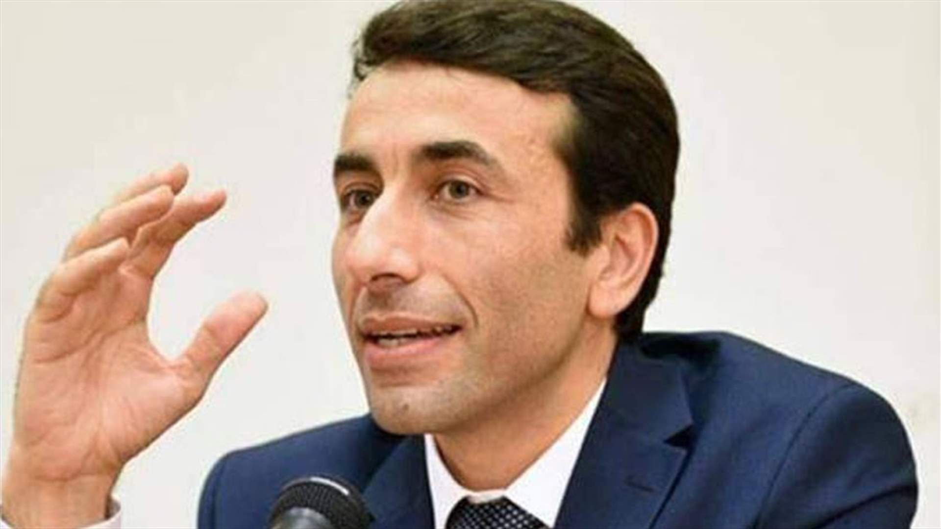 كتاب الى مالك هذا العقار...