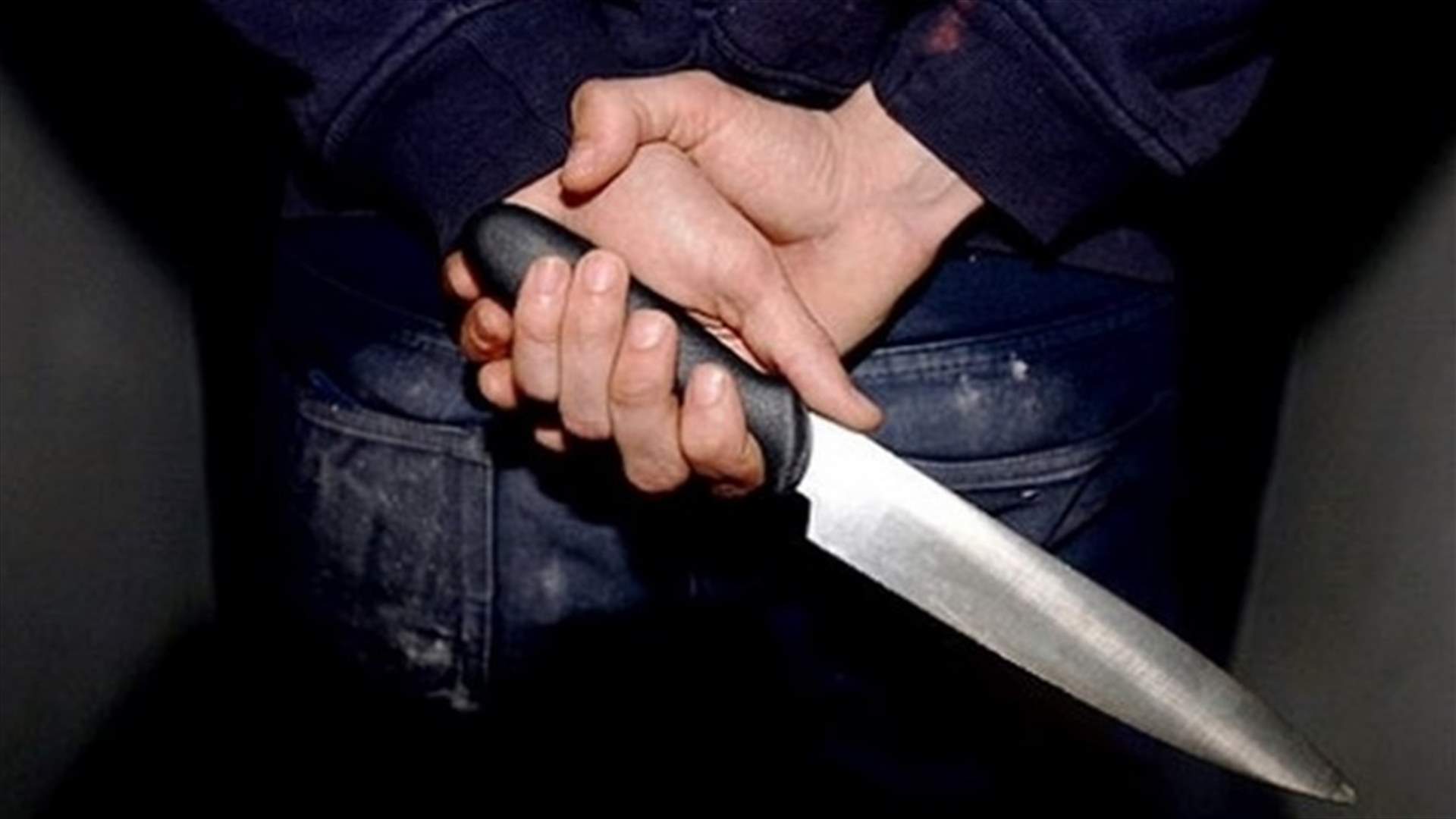 في بئر حسن...طعنه بآلة حادة وسلب منه 17500 دولار!