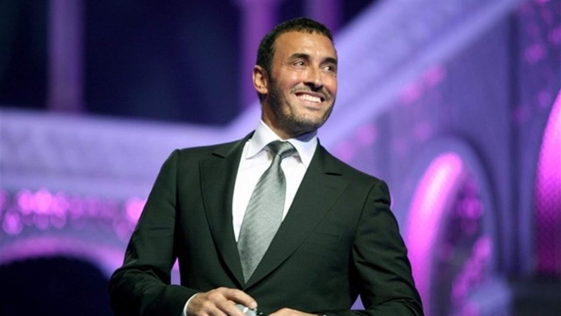 بالفيديو: كاظم الساهر كما لم تشاهدوه سابقاً.. يمشي على يده!