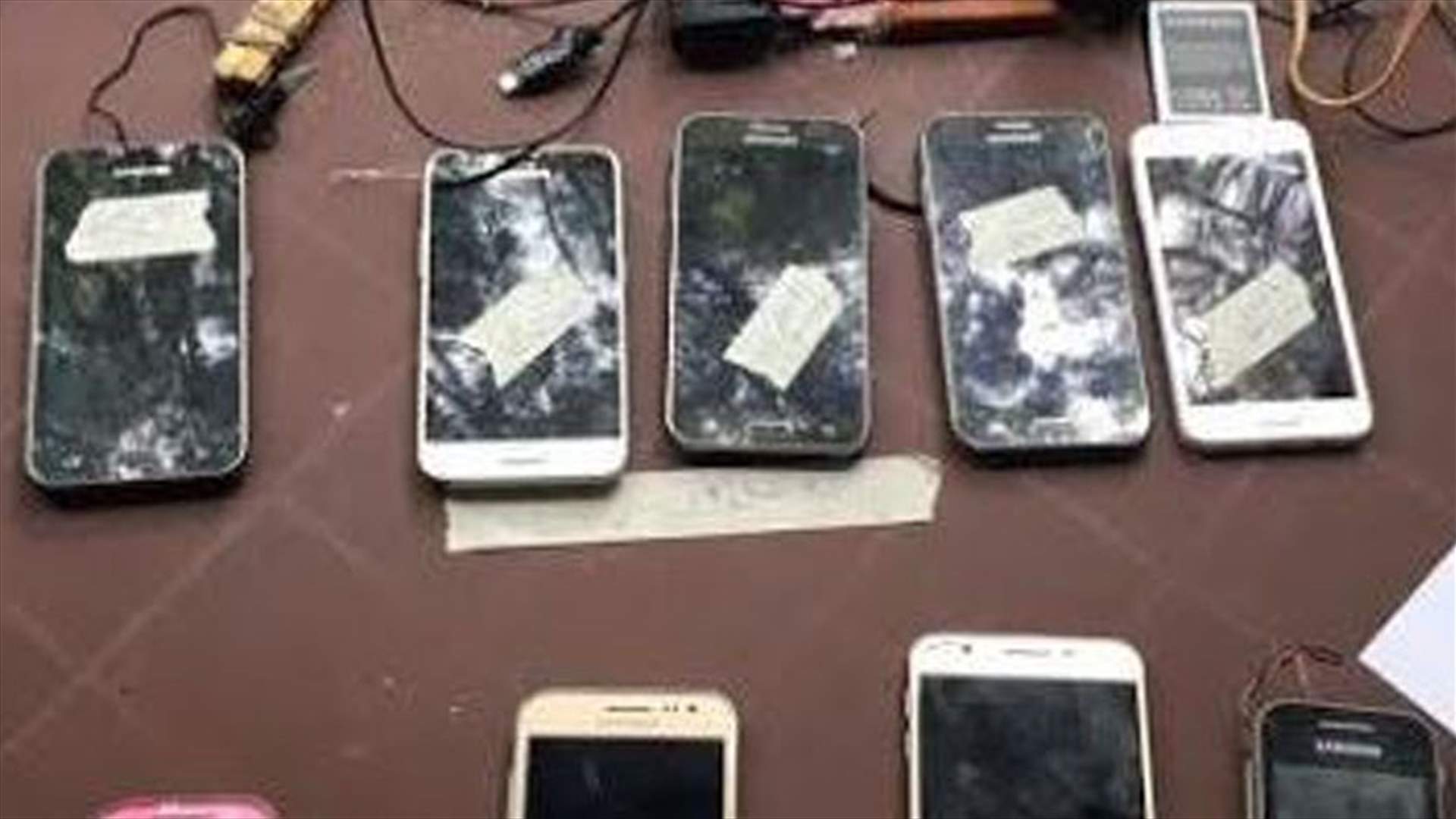 في سجن القبة...ما علاقة قساطل الصرف الصحي بالهواتف الخلوية؟