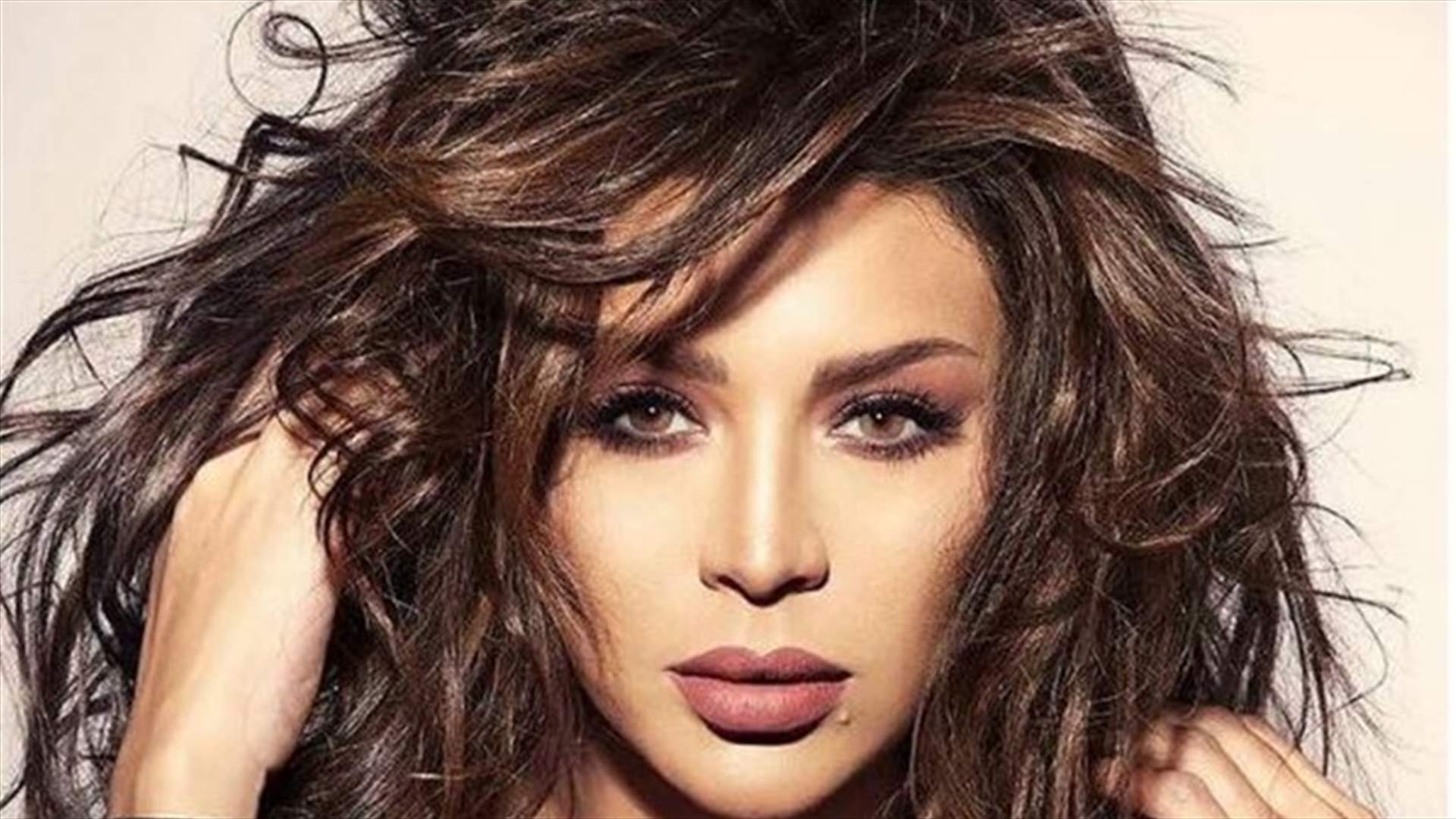 أمل بوشوشة تستعرض حملها في صورٍ جديدة... لكن ما الذي لفت انتباه متابعيها؟