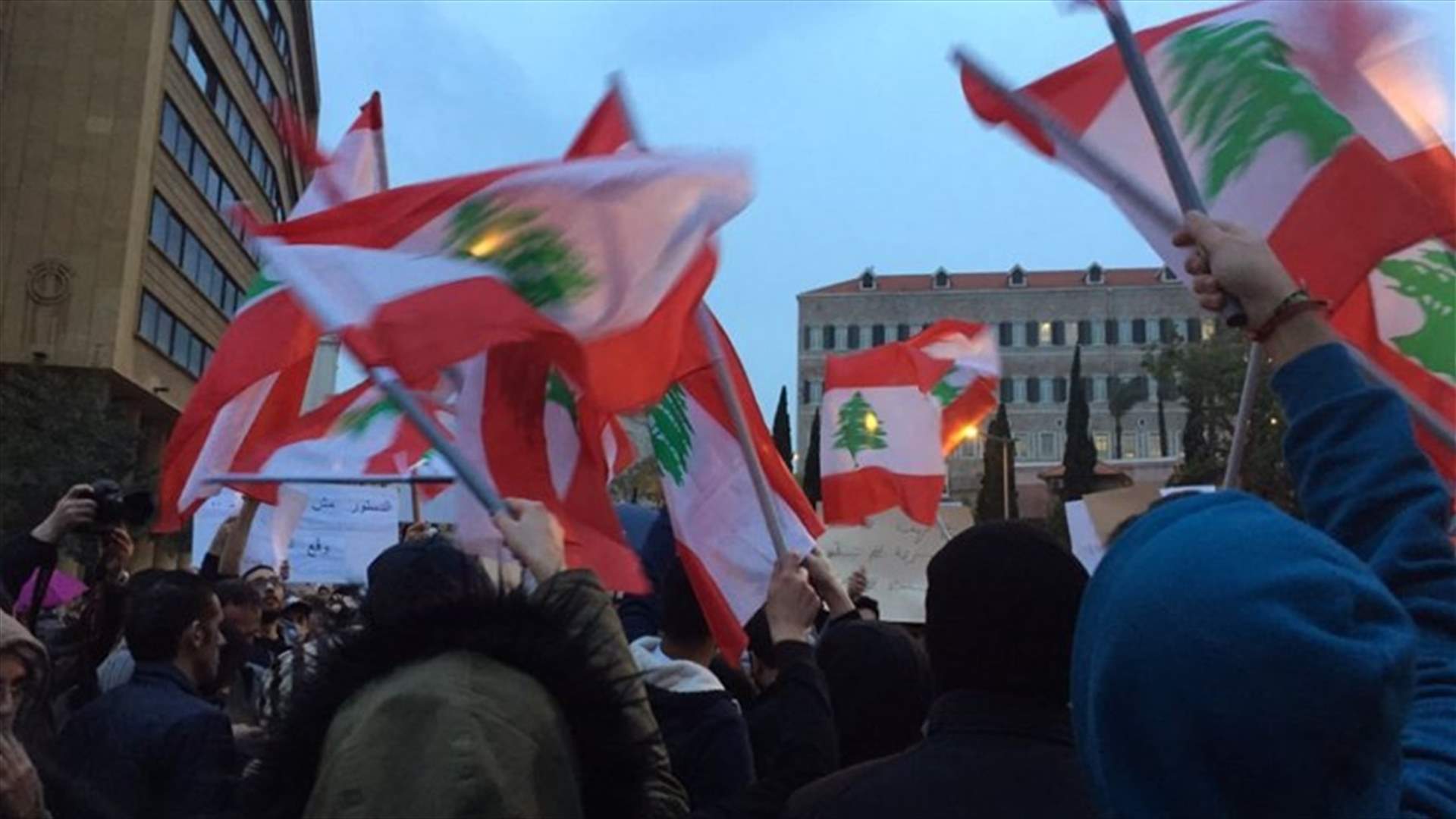 Activists stage sit-in in Riad al-Solh to protest against taxes