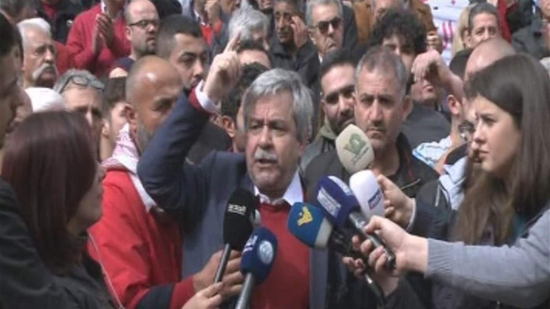 Communist Party stages sit-in, calls for changing political class