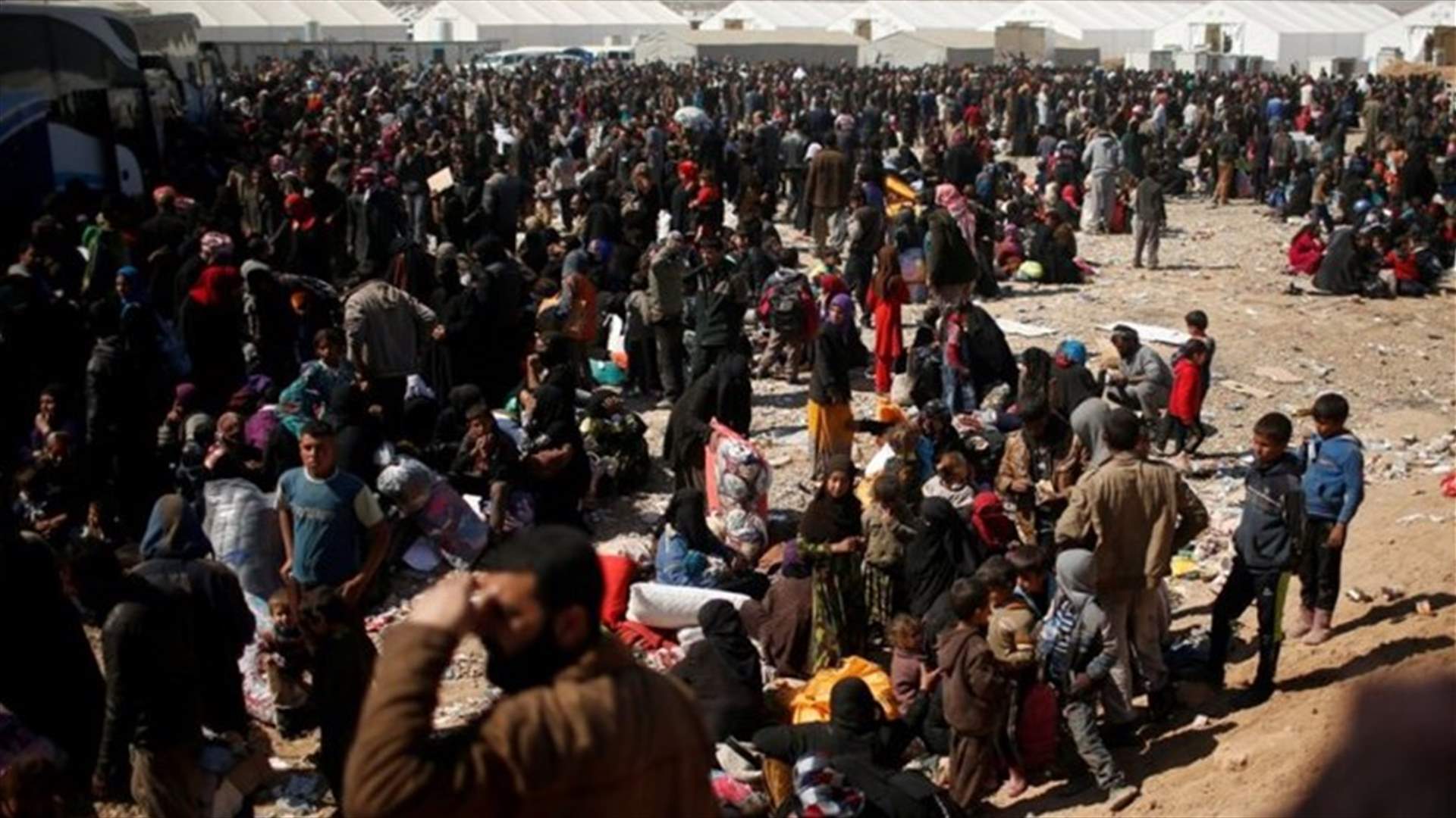 Iraqis pouring out of Mosul find no place at crowded camps