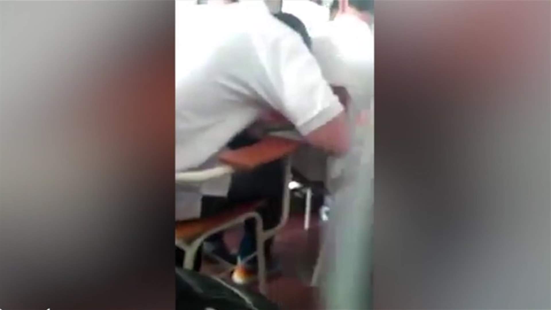 لقطات صادمة... تلميذ يتعاطى المخدرات داخل الصف!