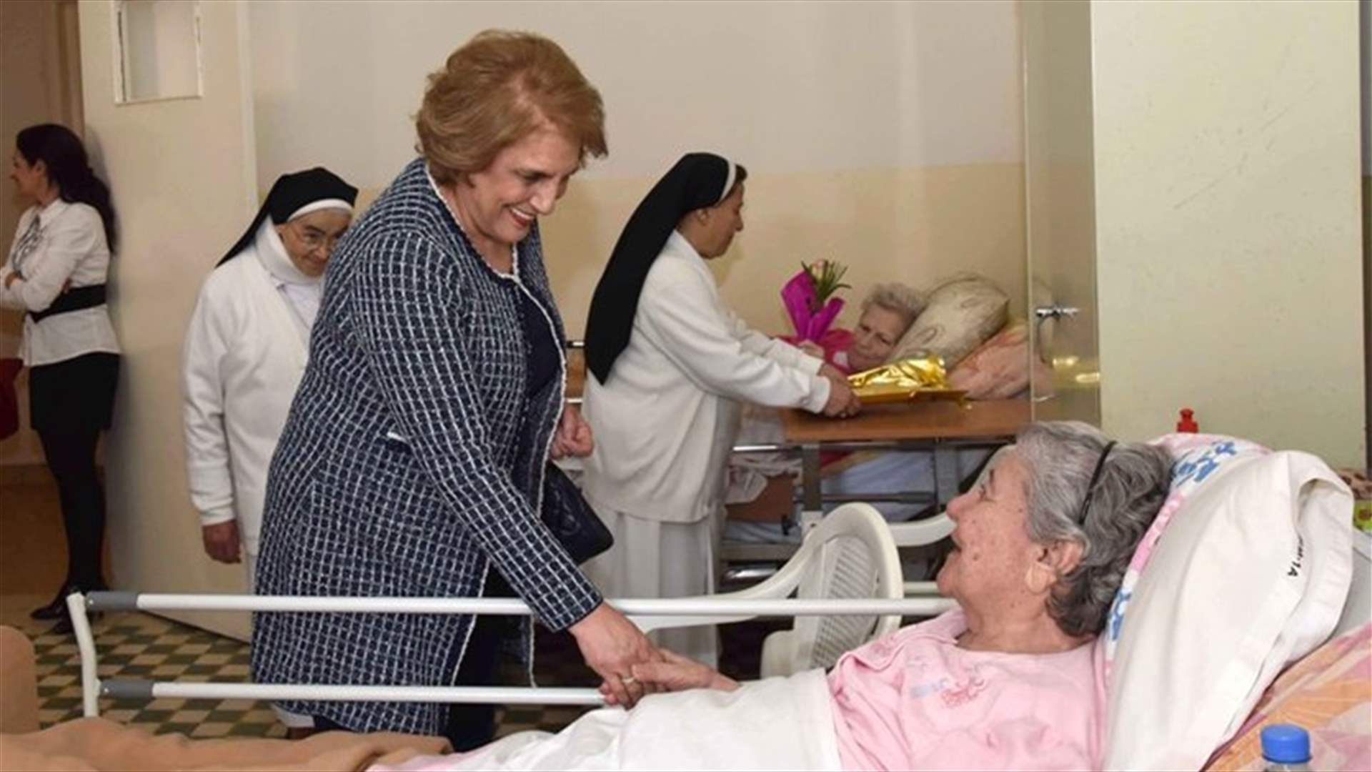 بالصور - كيف أمضت اللبنانية الأولى عيد الأم؟