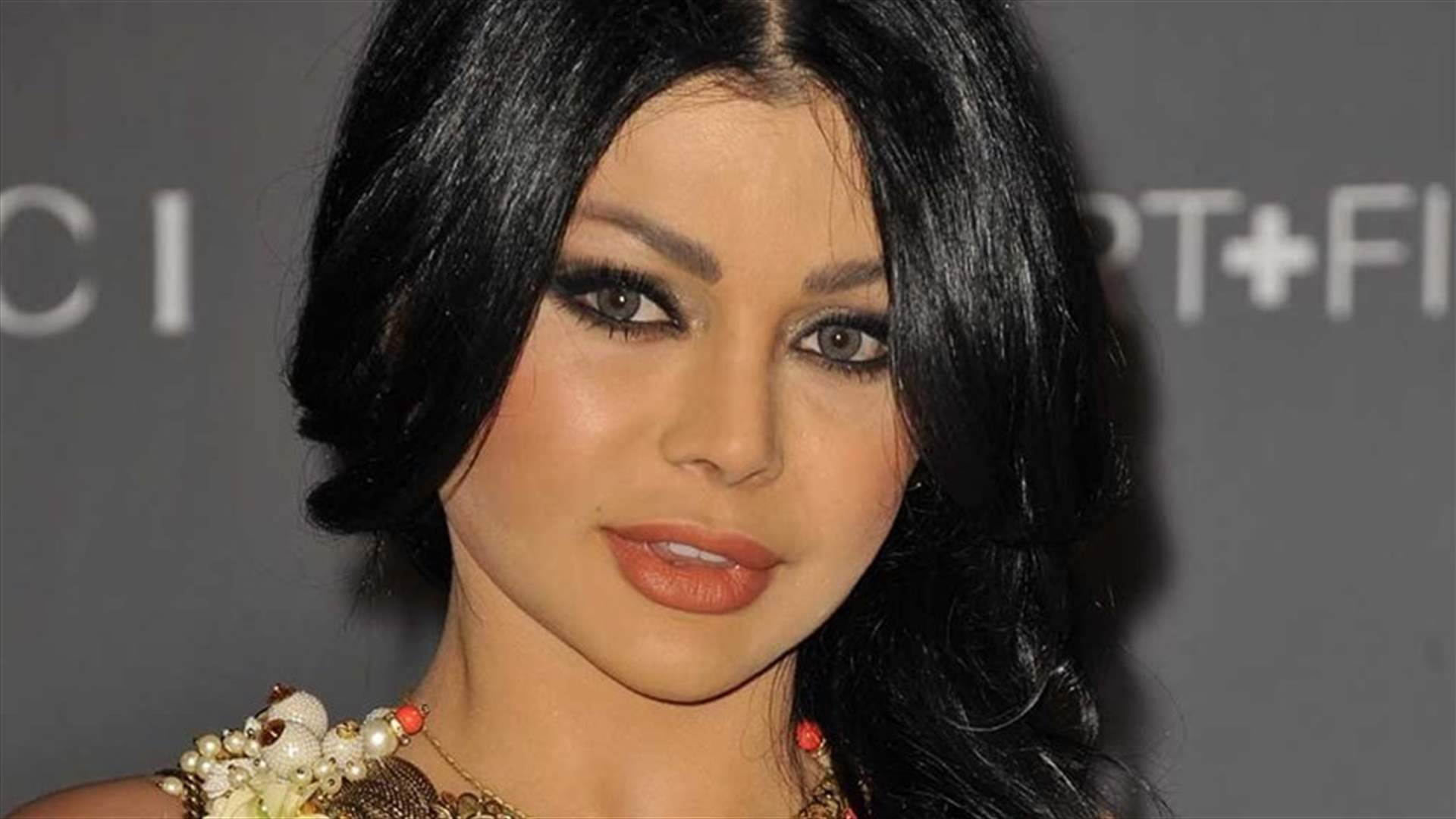 بالصورة - هيفا تغازل تيمور جنبلاط: "ما تبلى الكوفية"