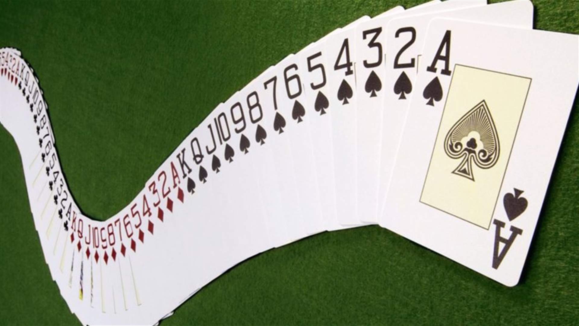 لماذا يتألّف ورق اللعب من 52 ورقة؟