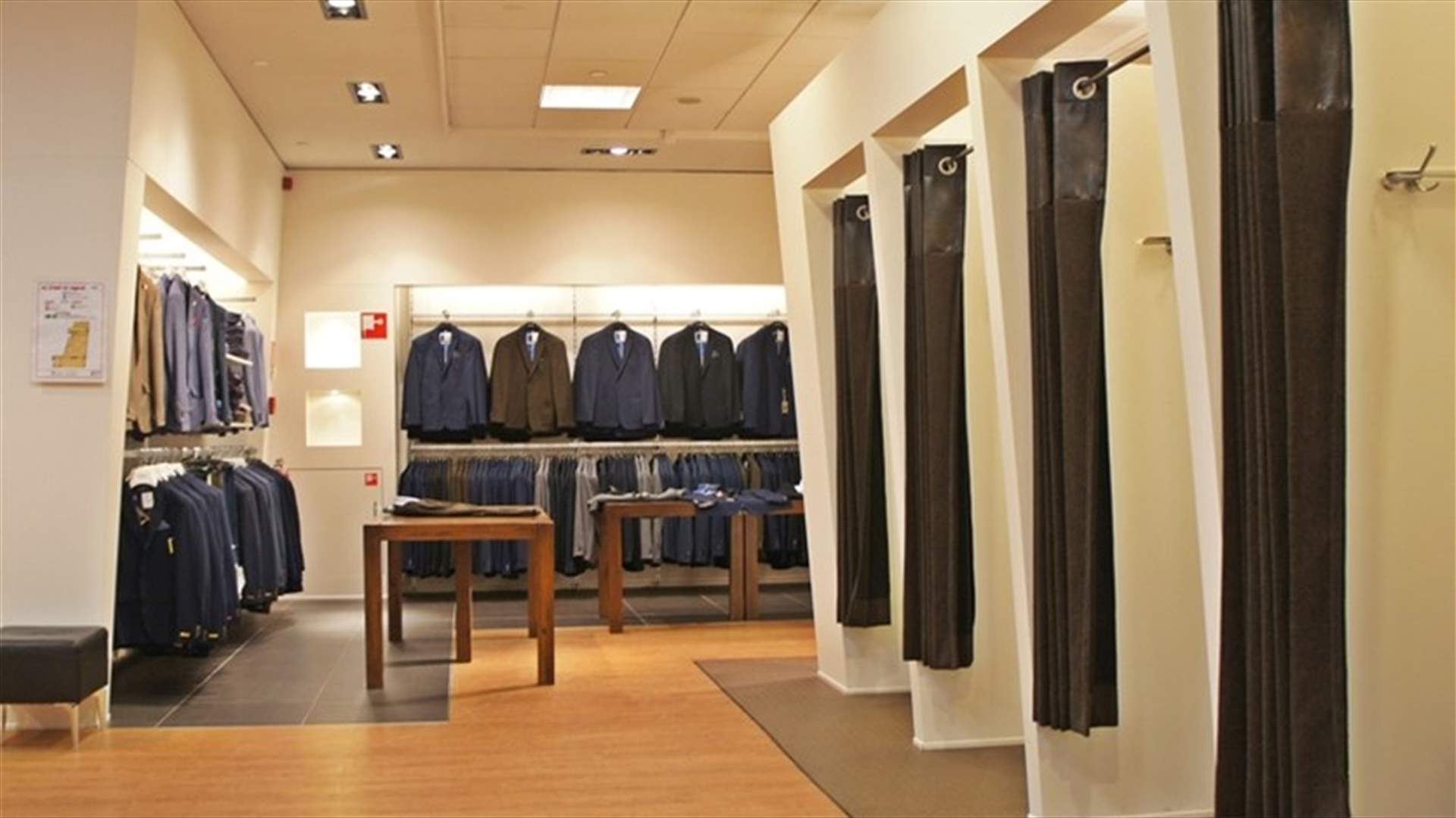 دخل خلسة إلى غرفة تبديل الملابس في المتجر...وشنق نفسه!