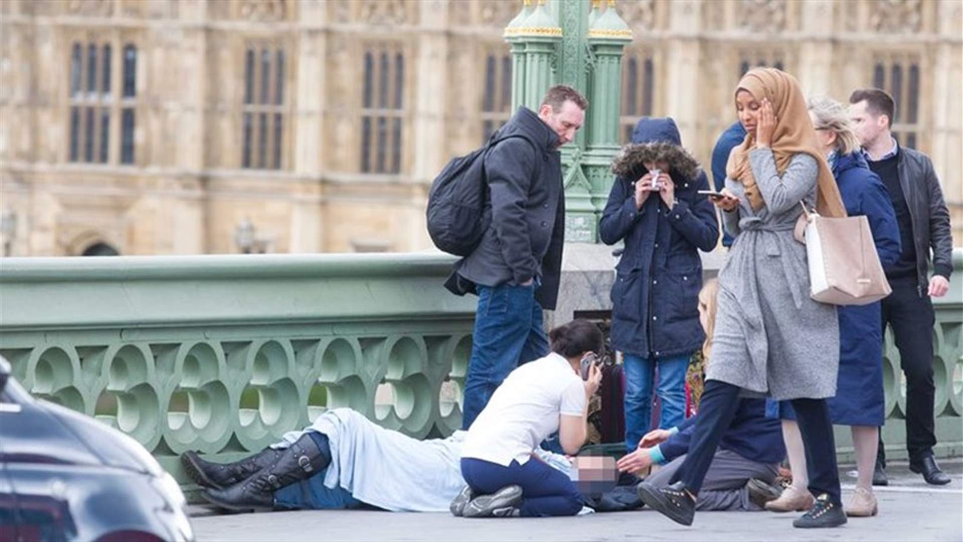 ما حقيقة صورة الشابة المحجبة التي أثارت غضب الملايين بعد إعتداء لندن؟