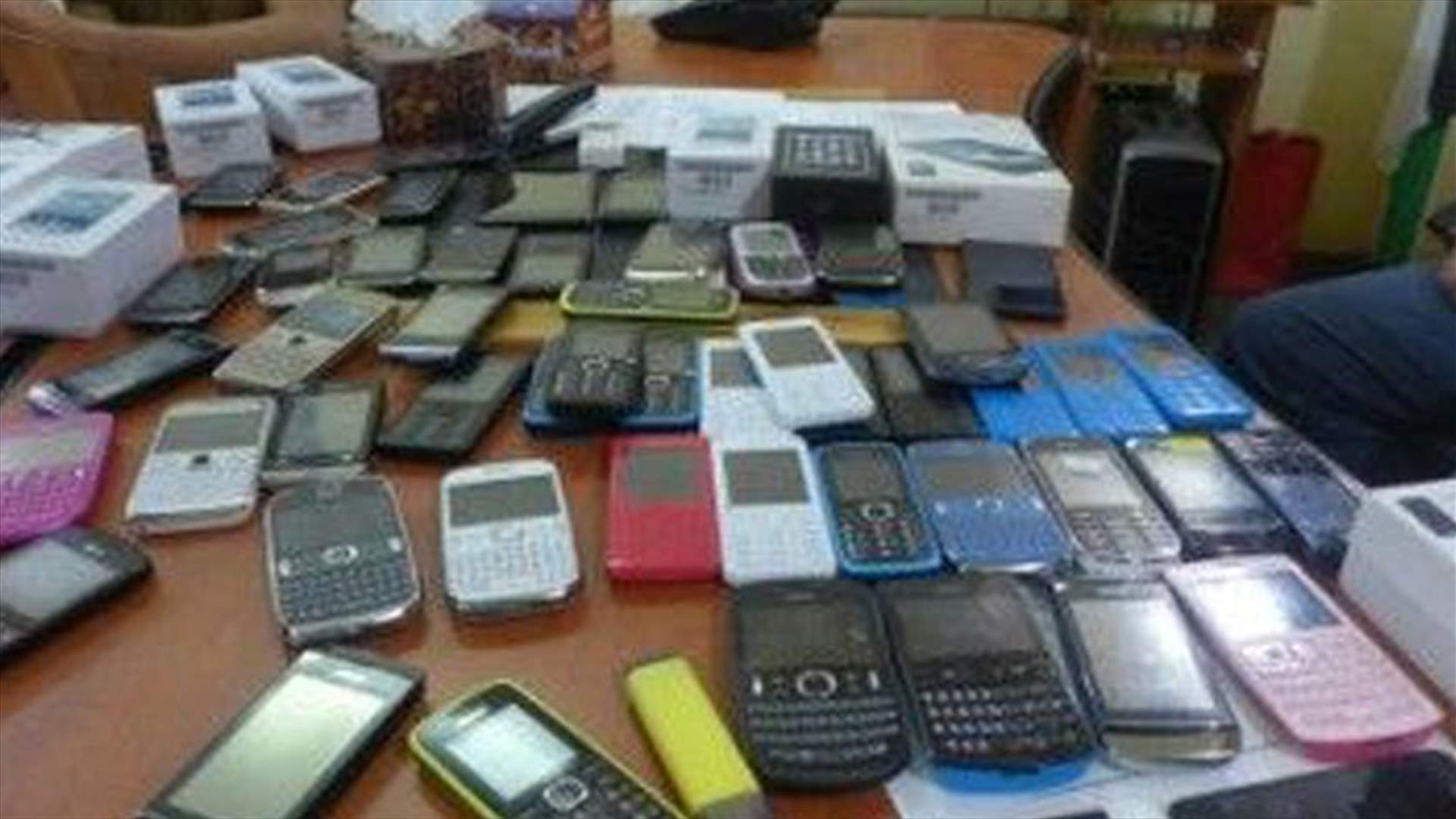 في بعلبك...سرقة محل للهواتف بهذه الطريقة