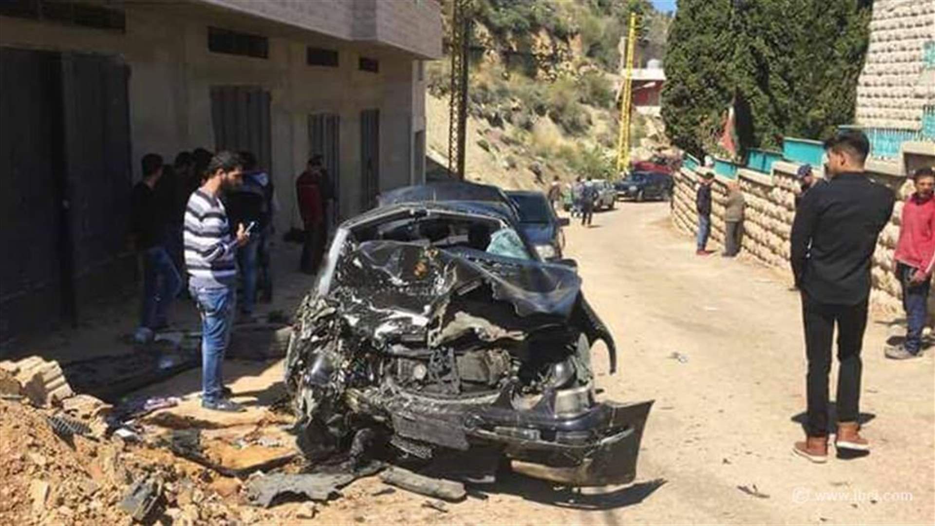 بالصورة -  مقتل ام وولدها وشخص آخر بحادث سير في الضنية