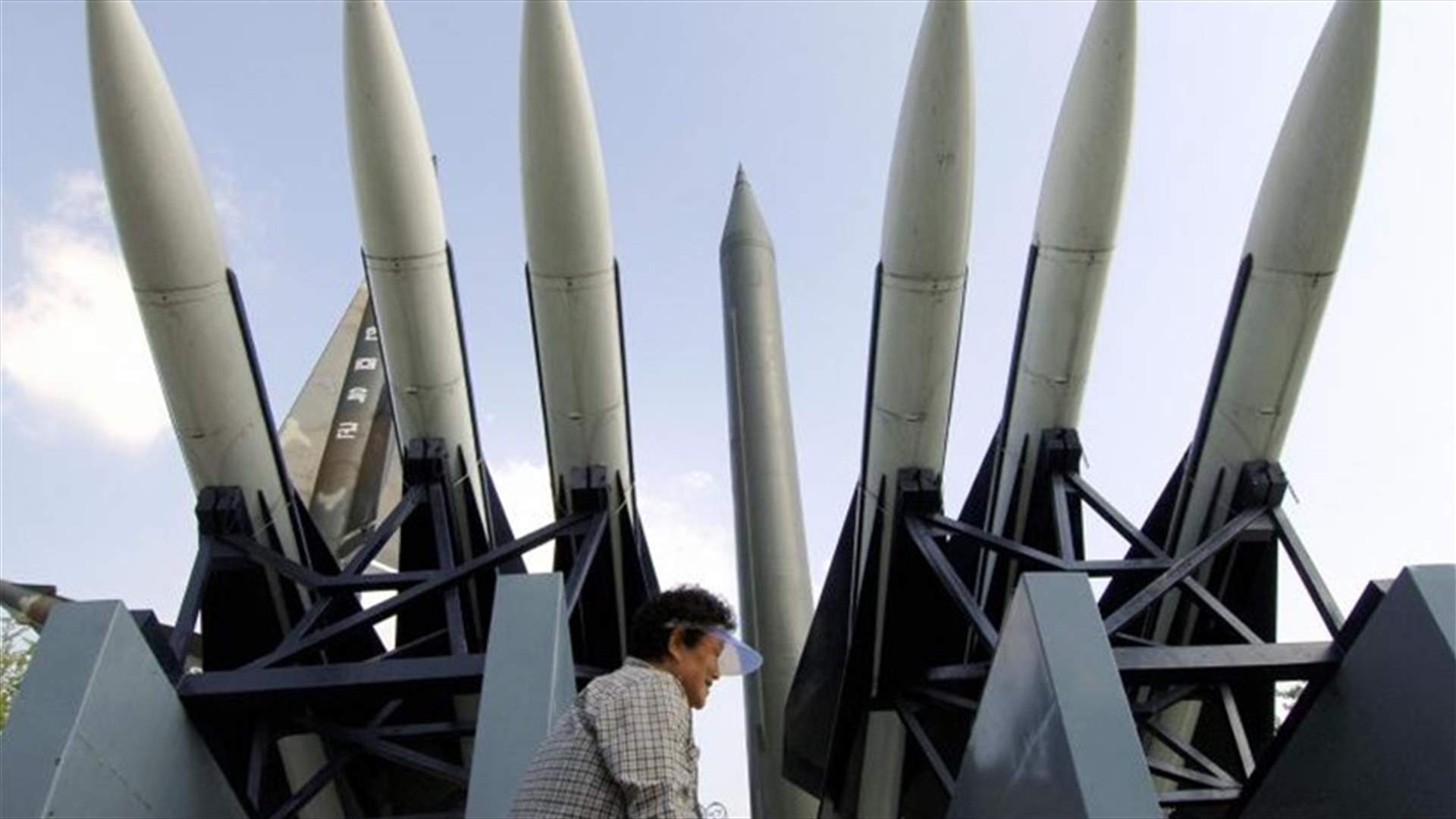 كوريا الشمالية تختبر محركا صاروخيا
