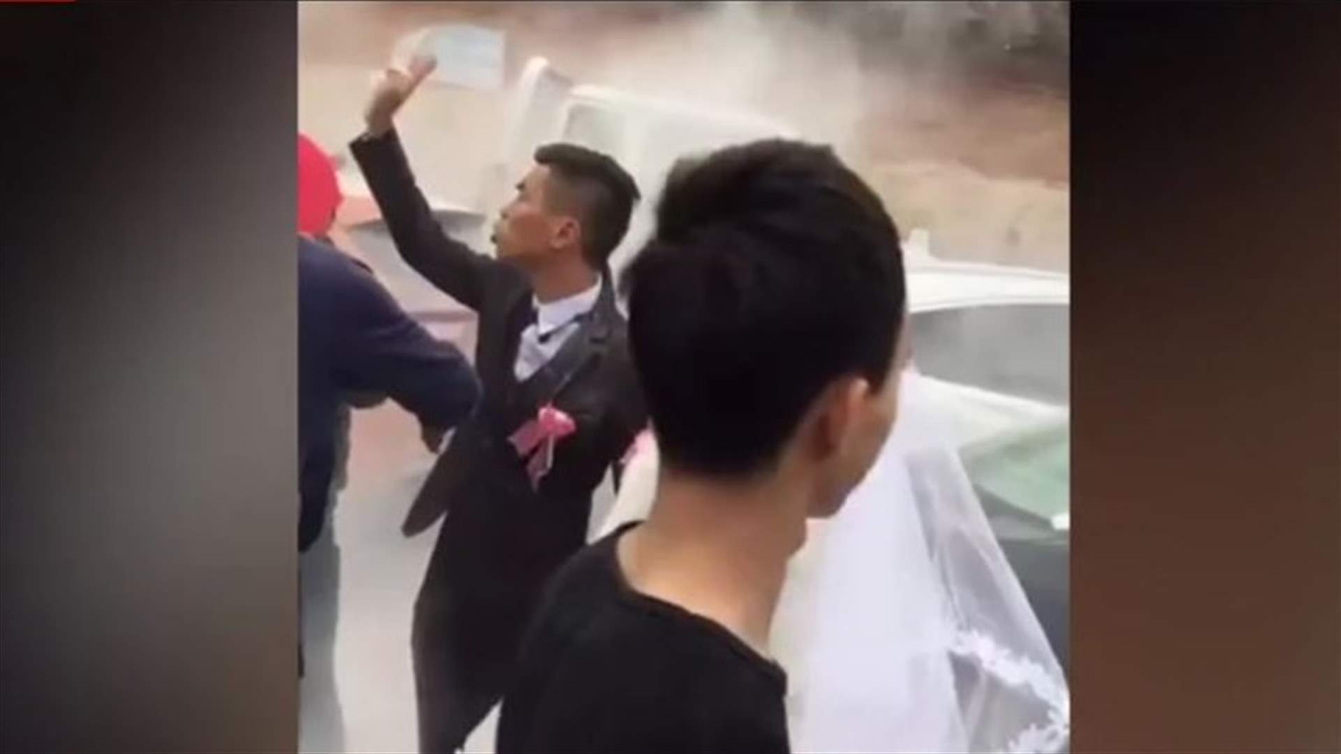 بالفيديو: مقلب في حفل زفاف عكّر مزاج العروسين... ماذا حصل مع الإشبينة؟