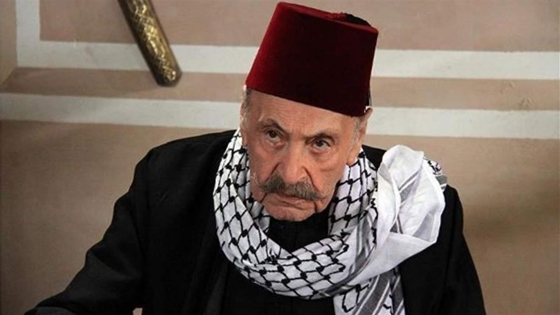 غضب عارم بسبب صور قبر "أبو صيّاح".. ماذا فعلت إبنته مع كلبها في المقبرة؟