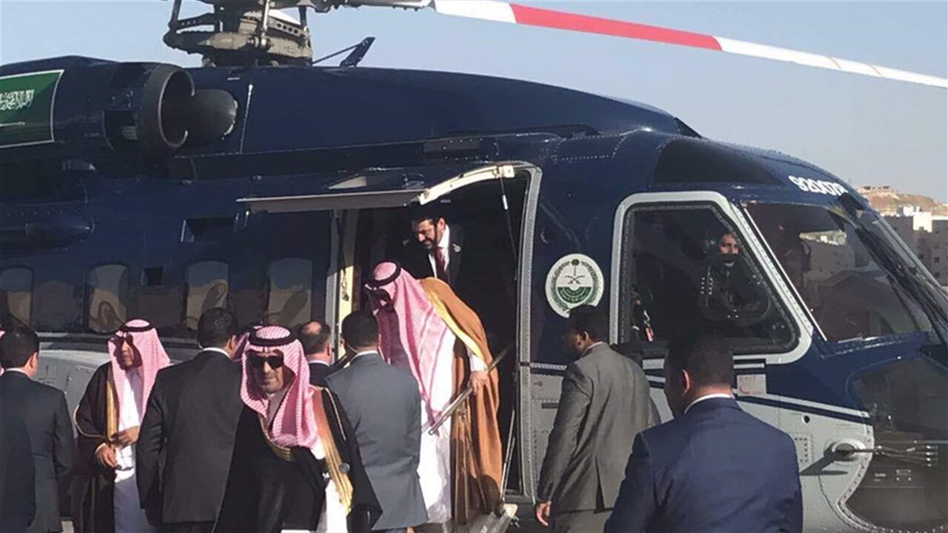 بالصور - الحريري مرافقا خادم الحرمين الشريفين الى الرياض