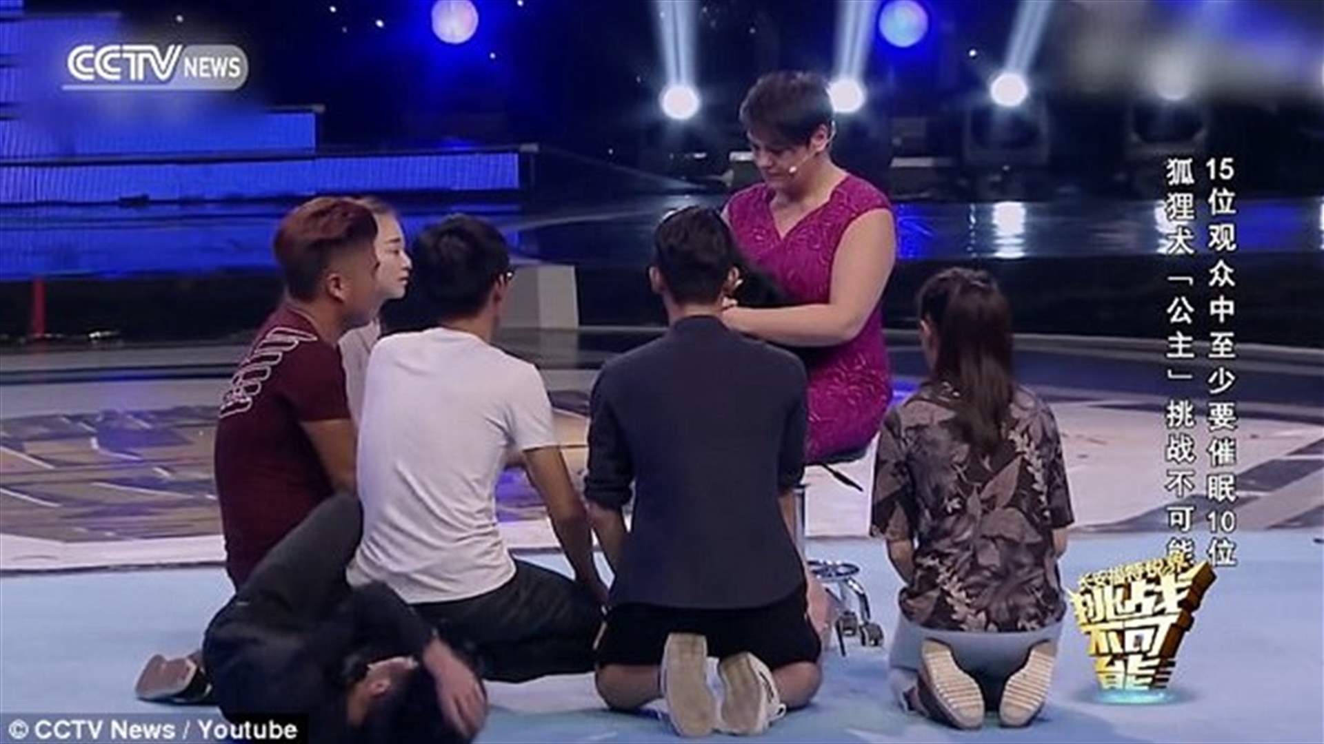 بالفيديو: كلب استطاع تنويم 11 شخصاً في برنامج للمواهب!