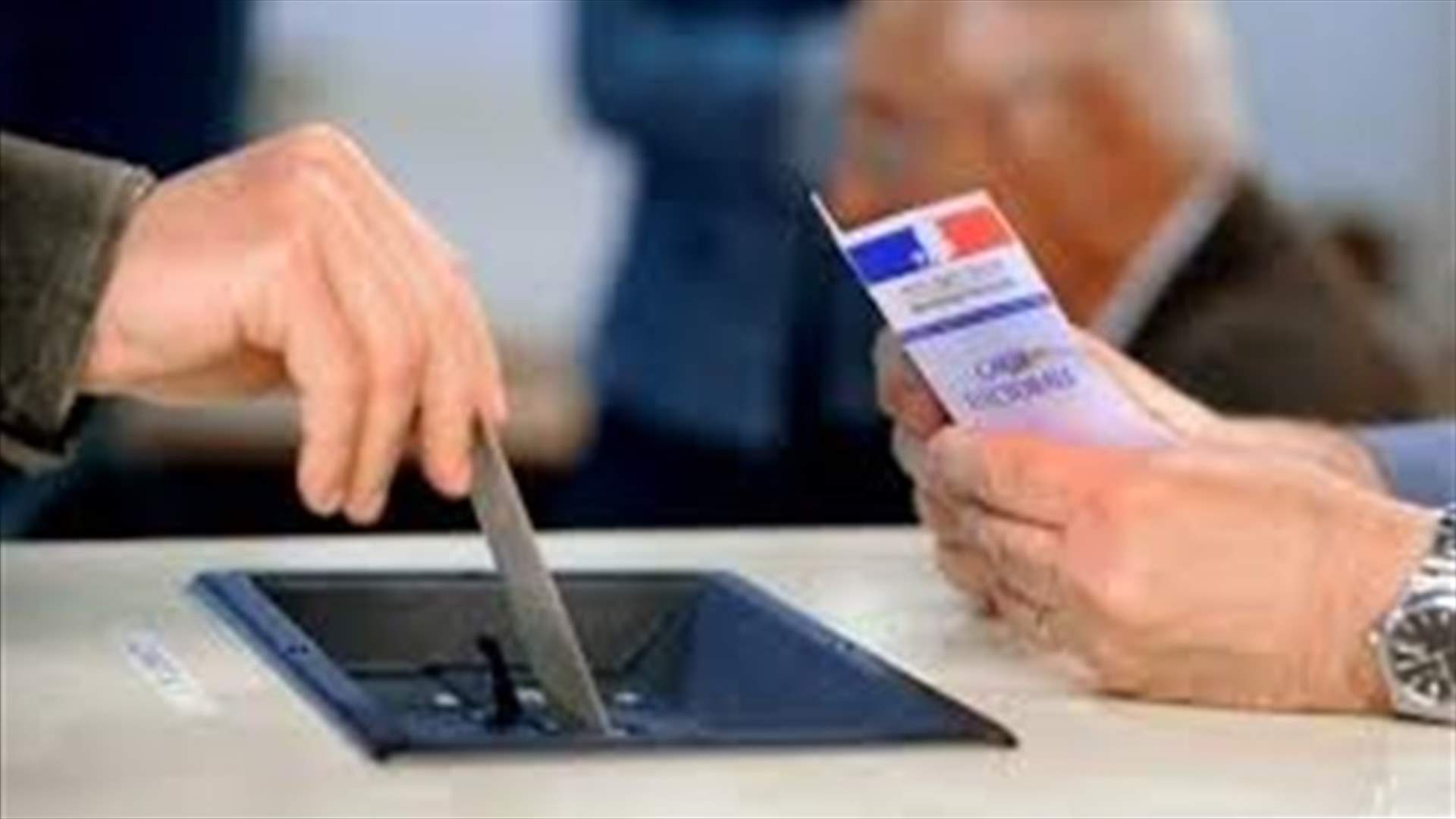 لوبن وماكرون سيتصدران الدورة الاولى بنسبة اصوات متساوية