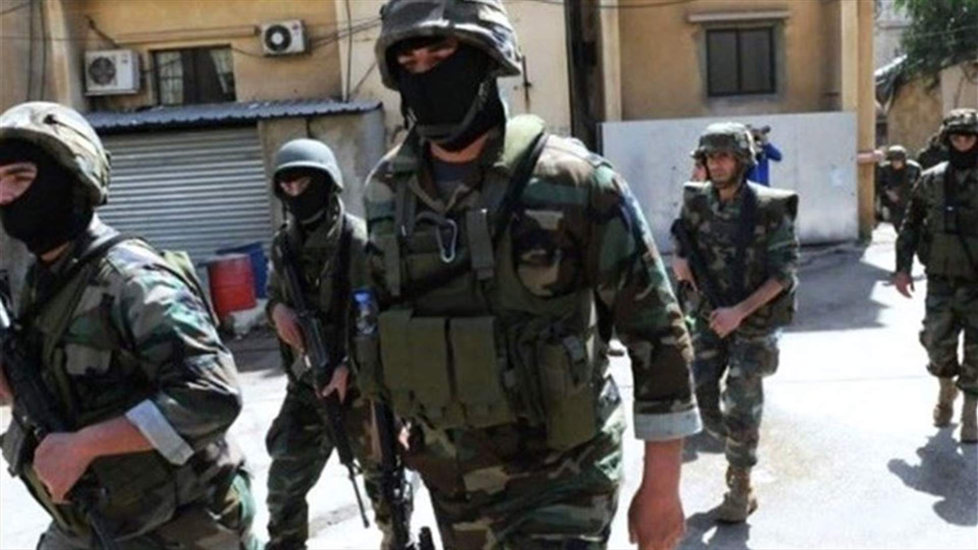 توقيف 25 مطلوباً بعمليات دهم في منطقة مشاريع القاع
