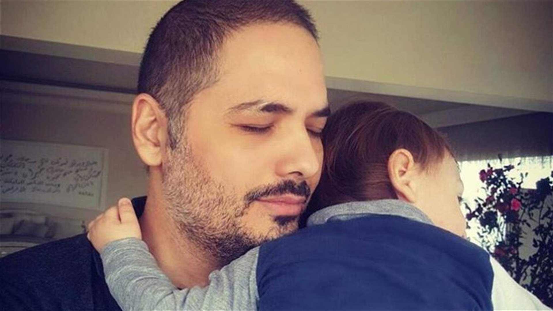 بالفيديو: رامي عياش وابنه يعزفان على البيانو أغنيته الجديدة "حبيب القلب"