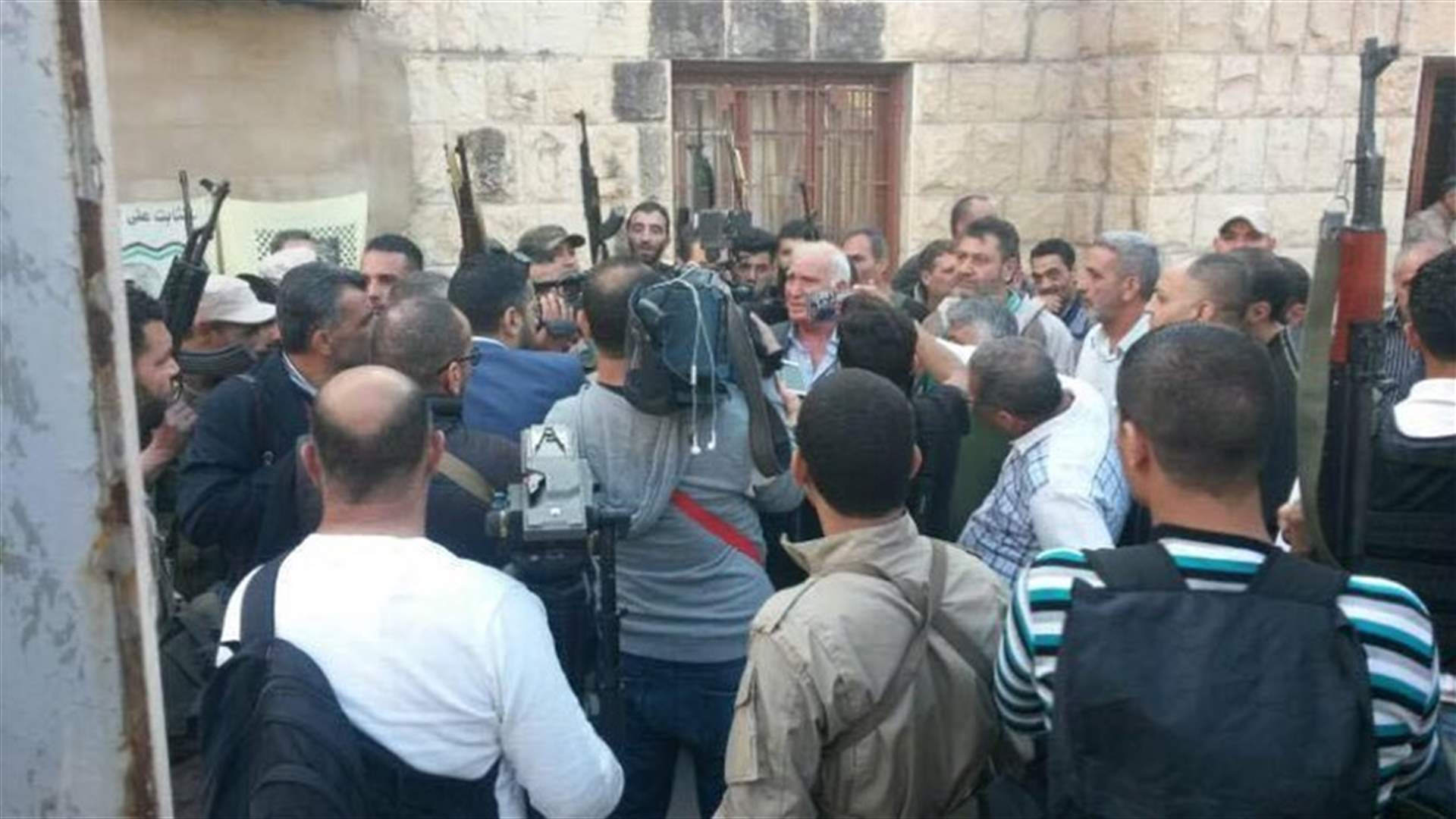 [PHOTOS] Clashes erupt in Ain al-Helweh, injuries reported