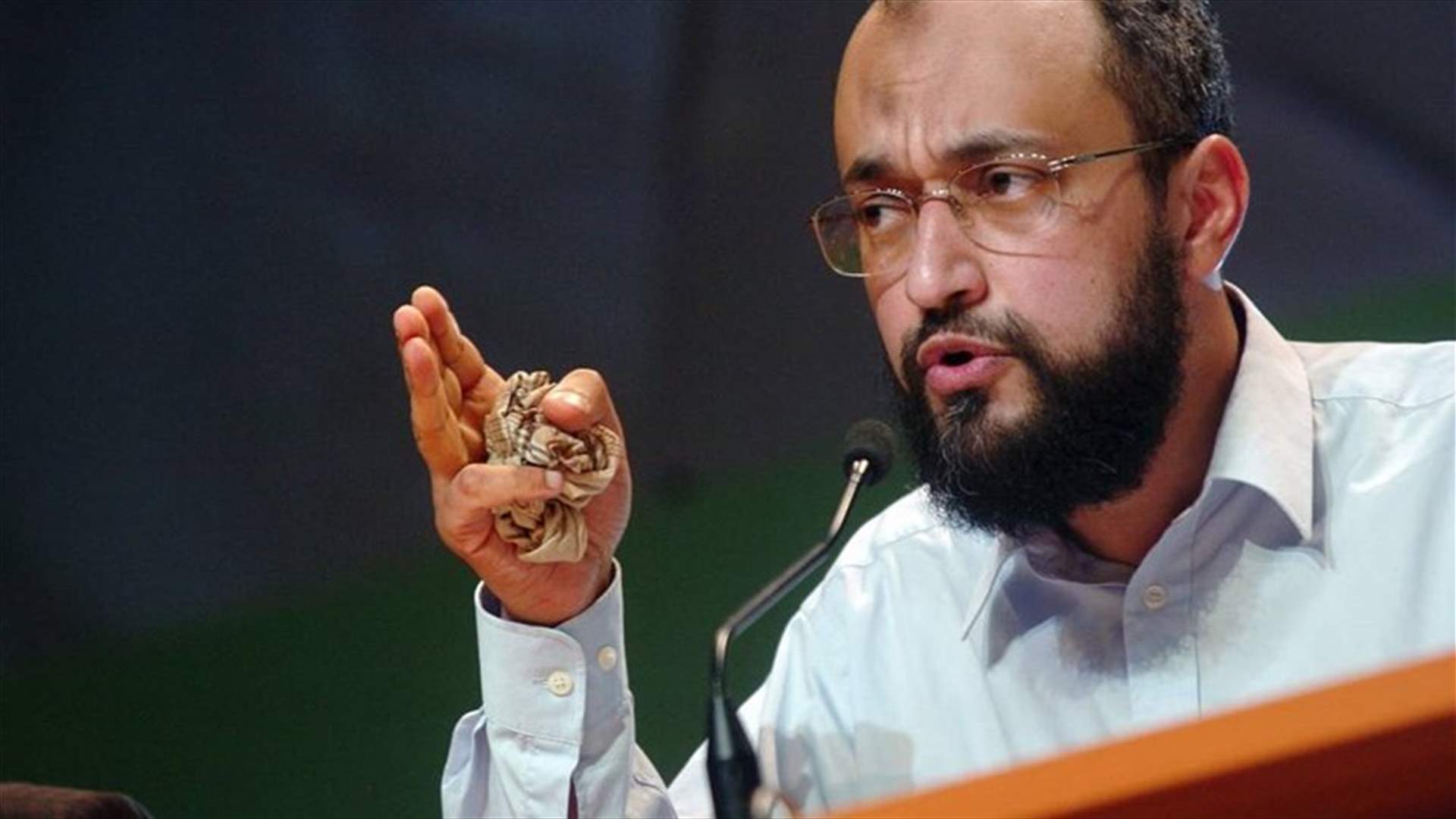فرنسا تطرد الإمام هاني رمضان