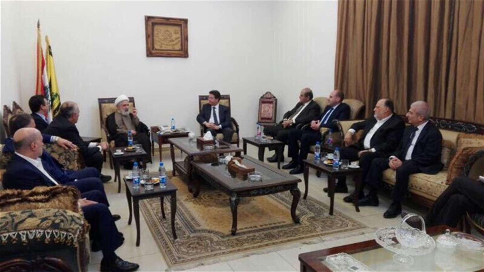 بالصورة - وفد تكتل التغيير والاصلاح يلتقي الشيخ نعيم قاسم