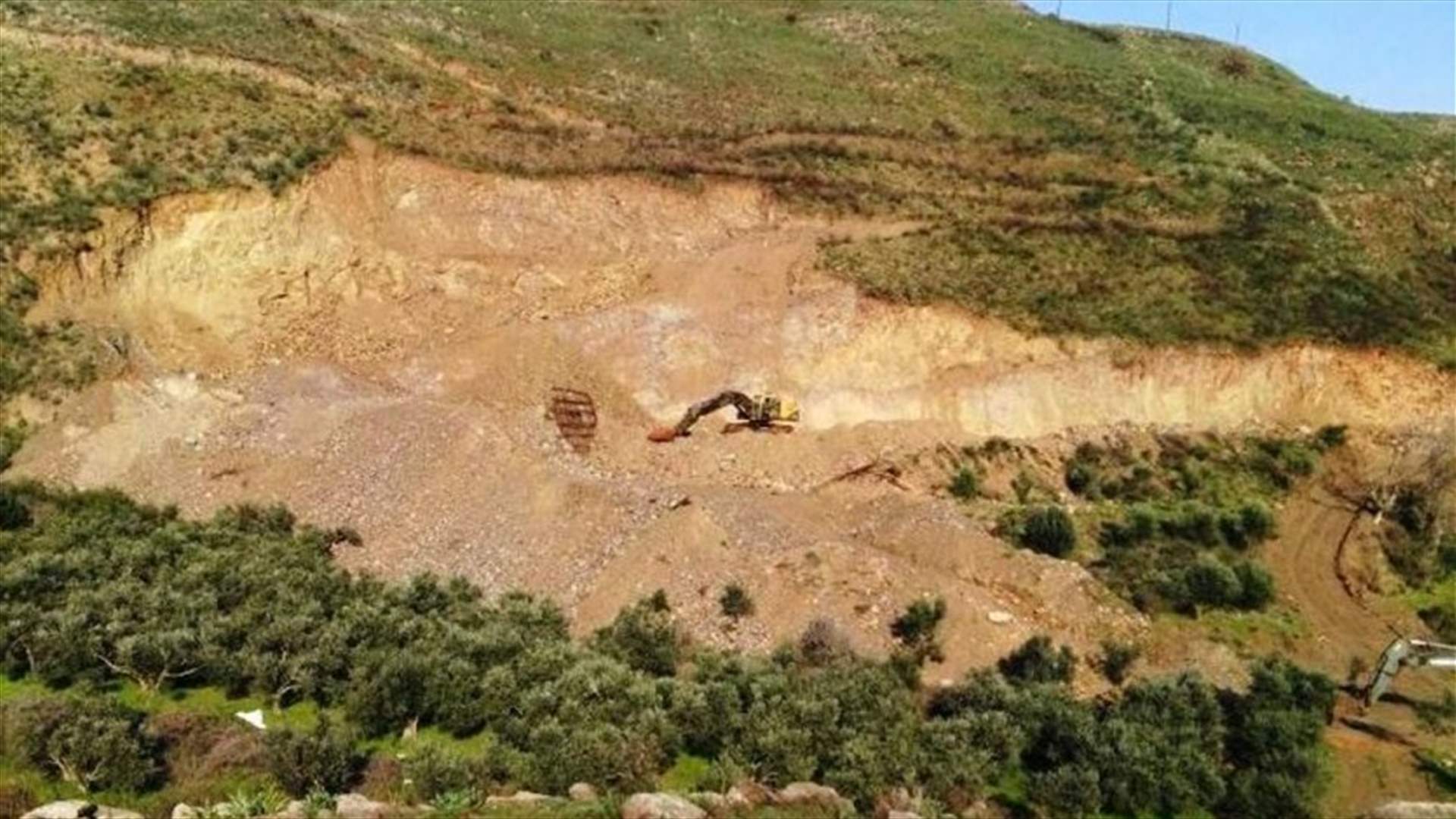 المشنوق يطلب وقف استخراج الاتربة من العقار 44 في هيتلا