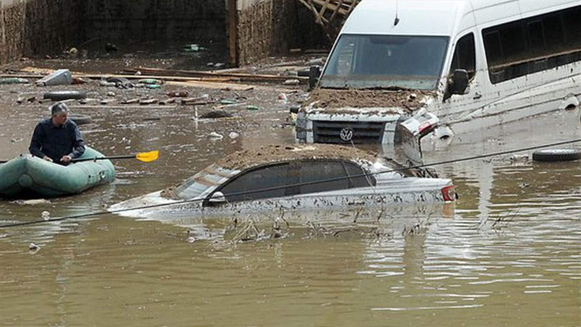 في إيران... 35 قتيلا جراء الفيضانات والامطار