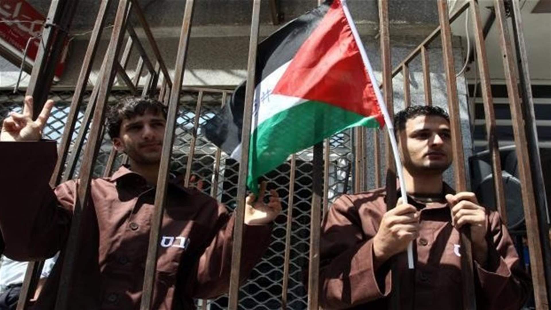 اكثر من الف معتقل فلسطيني يضربون عن الطعام