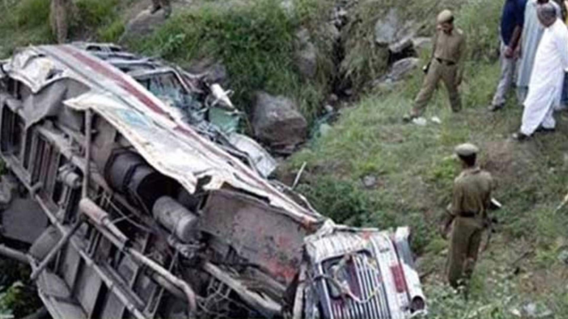 حادث حافلة يودي بحياة 44 شخصا