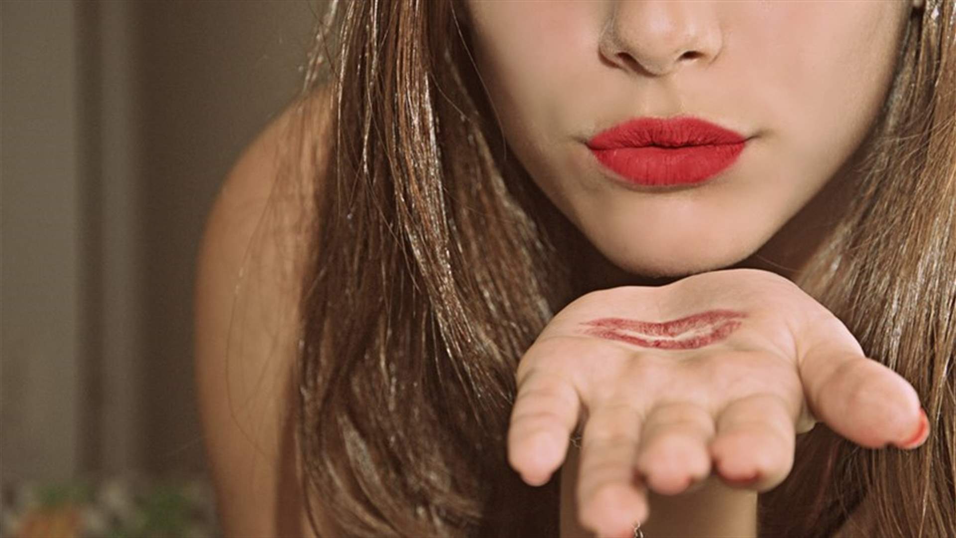 بالصور- مسابقة غريبة للفوز بسيّارة... التقبيل لمدّة 50 ساعة!