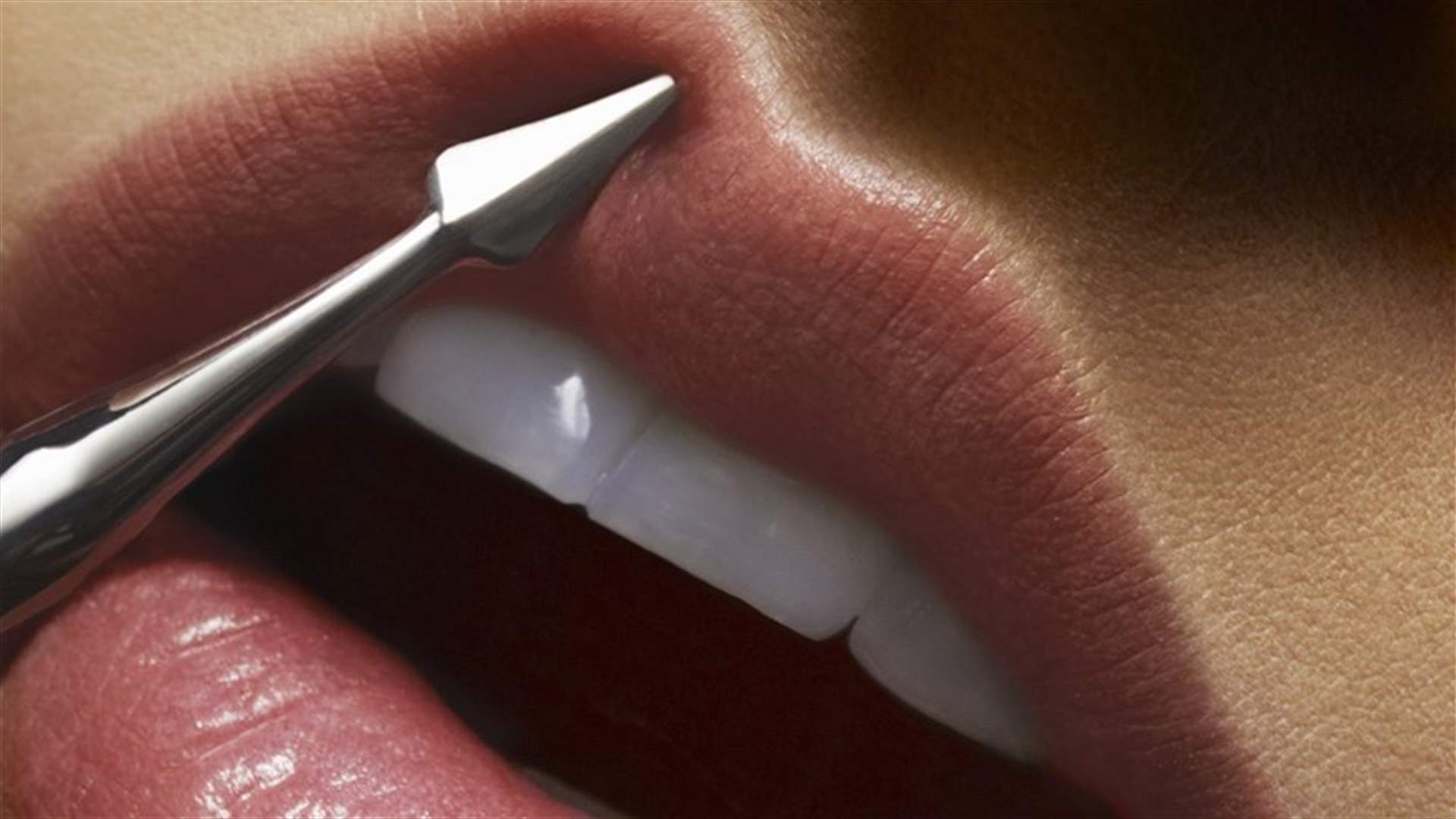 بالصور: صيحة تكبير الشفاه انتهت... وهذه آخر الصيحات في عالم التجميل!