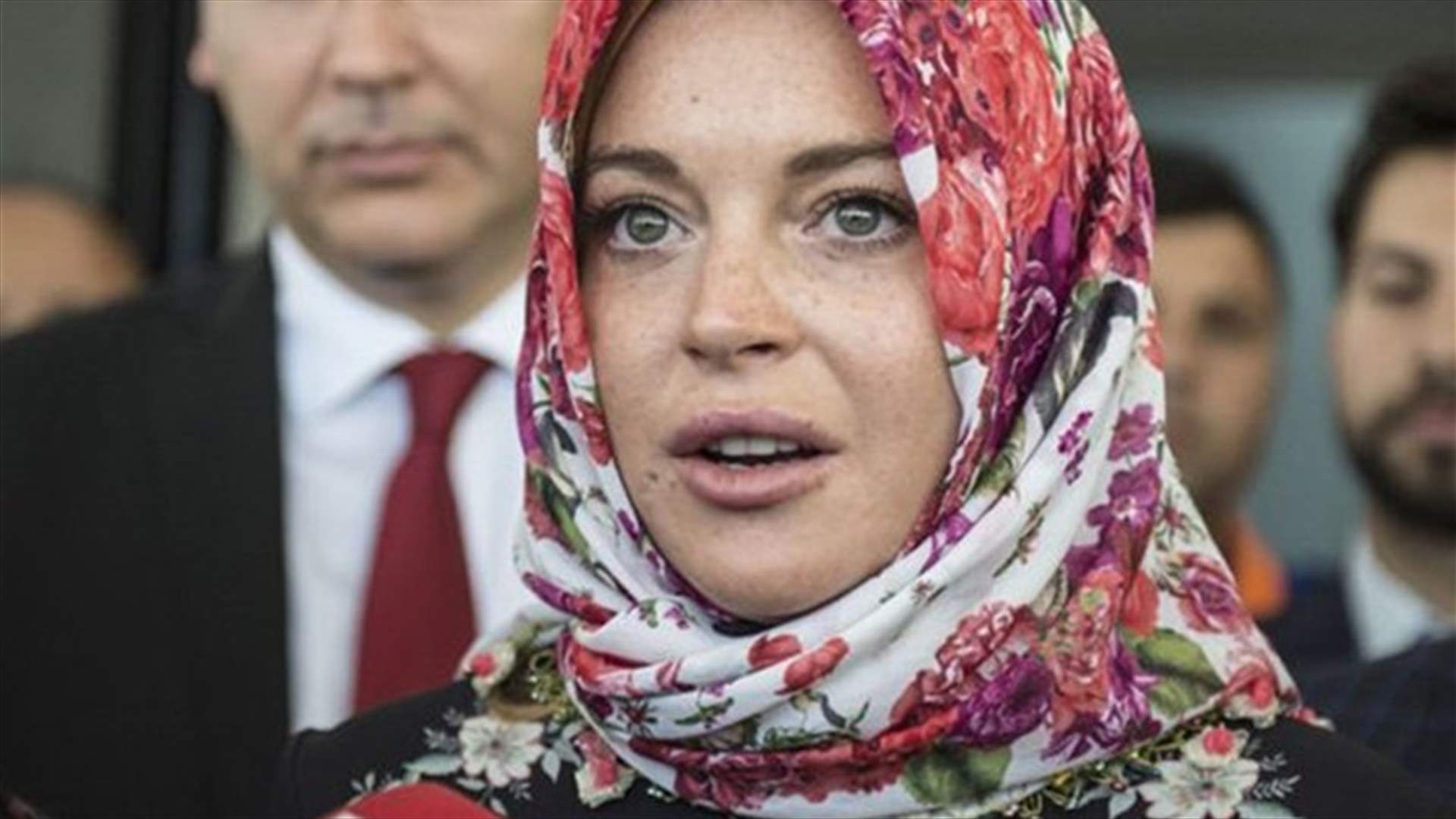 ليندسي لوهان من البوركيني إلى المايوه... شاهدوا أحدث صورها