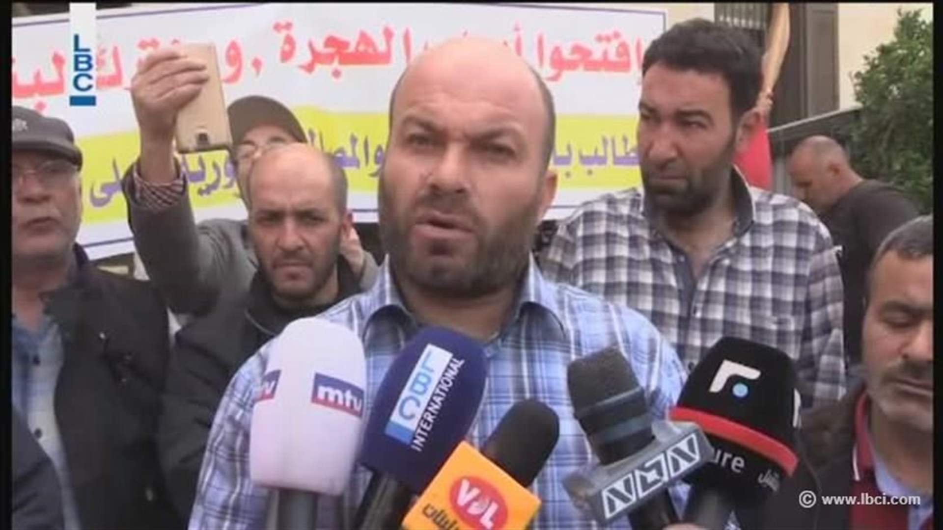 Lebanese shop owners and self-employed citizens stage protest in Baalbek