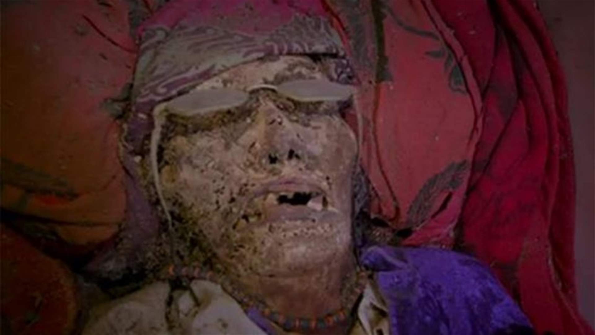 في هذه القرية... لا يُدفن الميت بل يُعامل كما لو أنّه حيّ!
