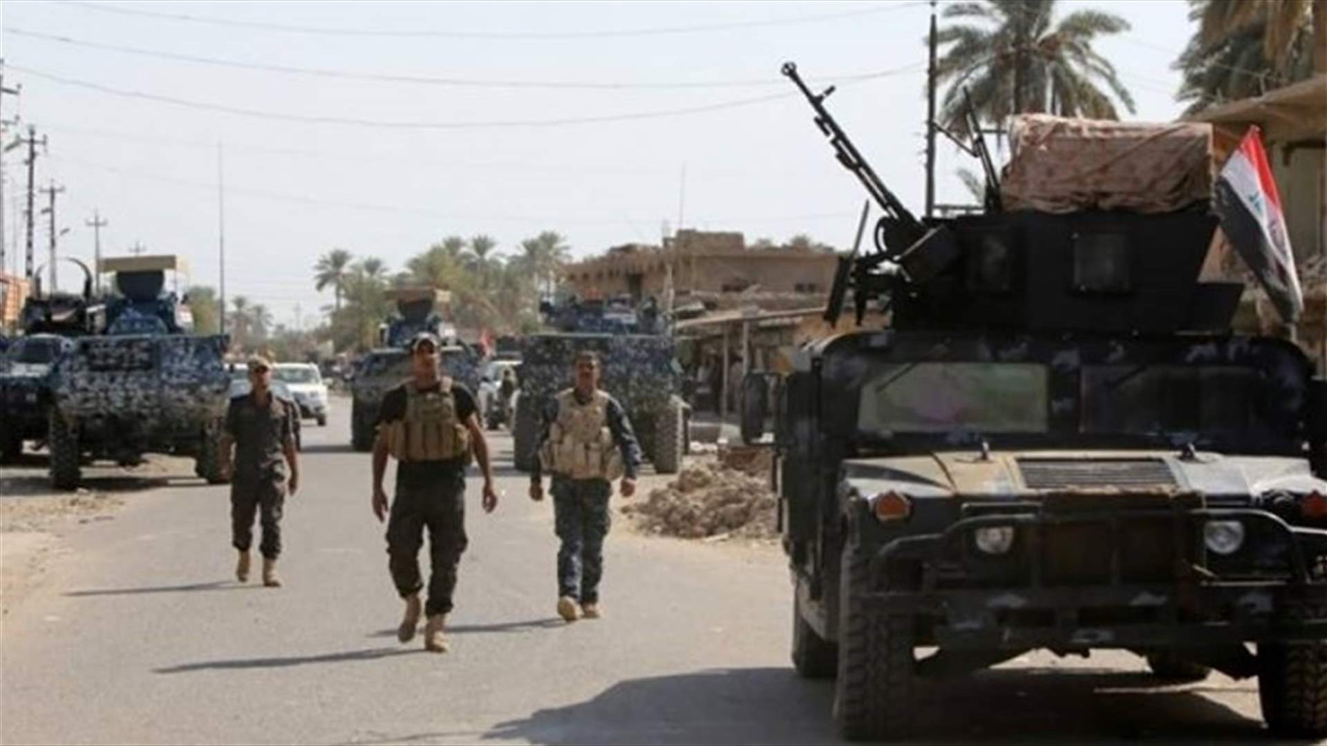 Hundreds flee Mosul fighting as others return to former IS areas